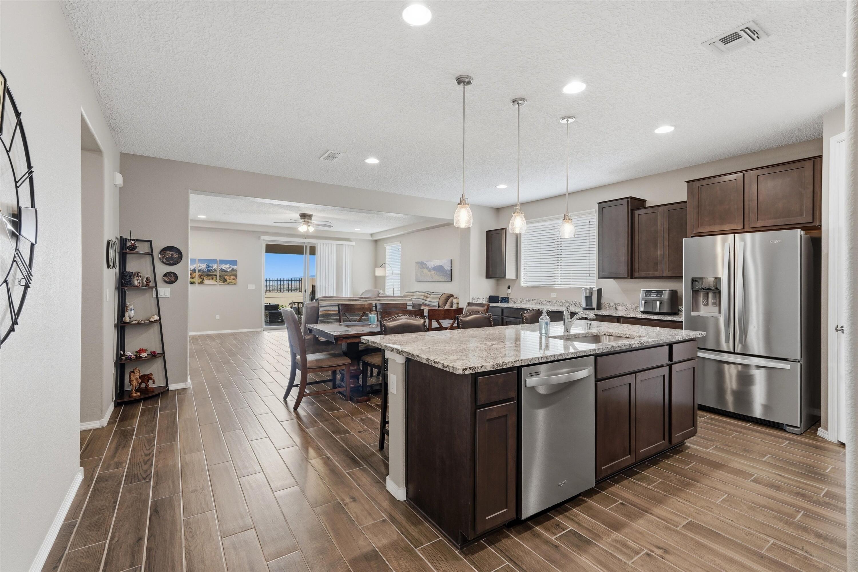 2955 Kings Canyon Loop NE