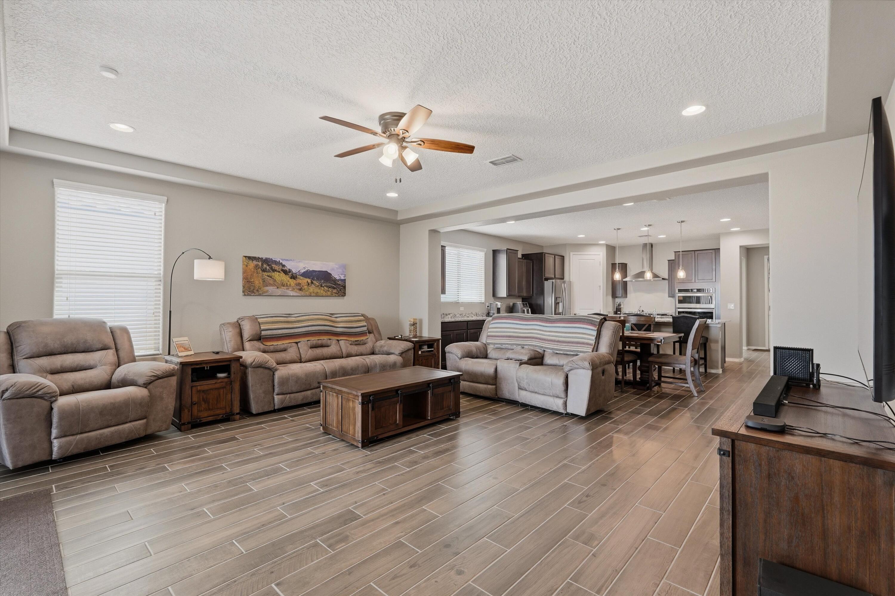 2955 Kings Canyon Loop NE