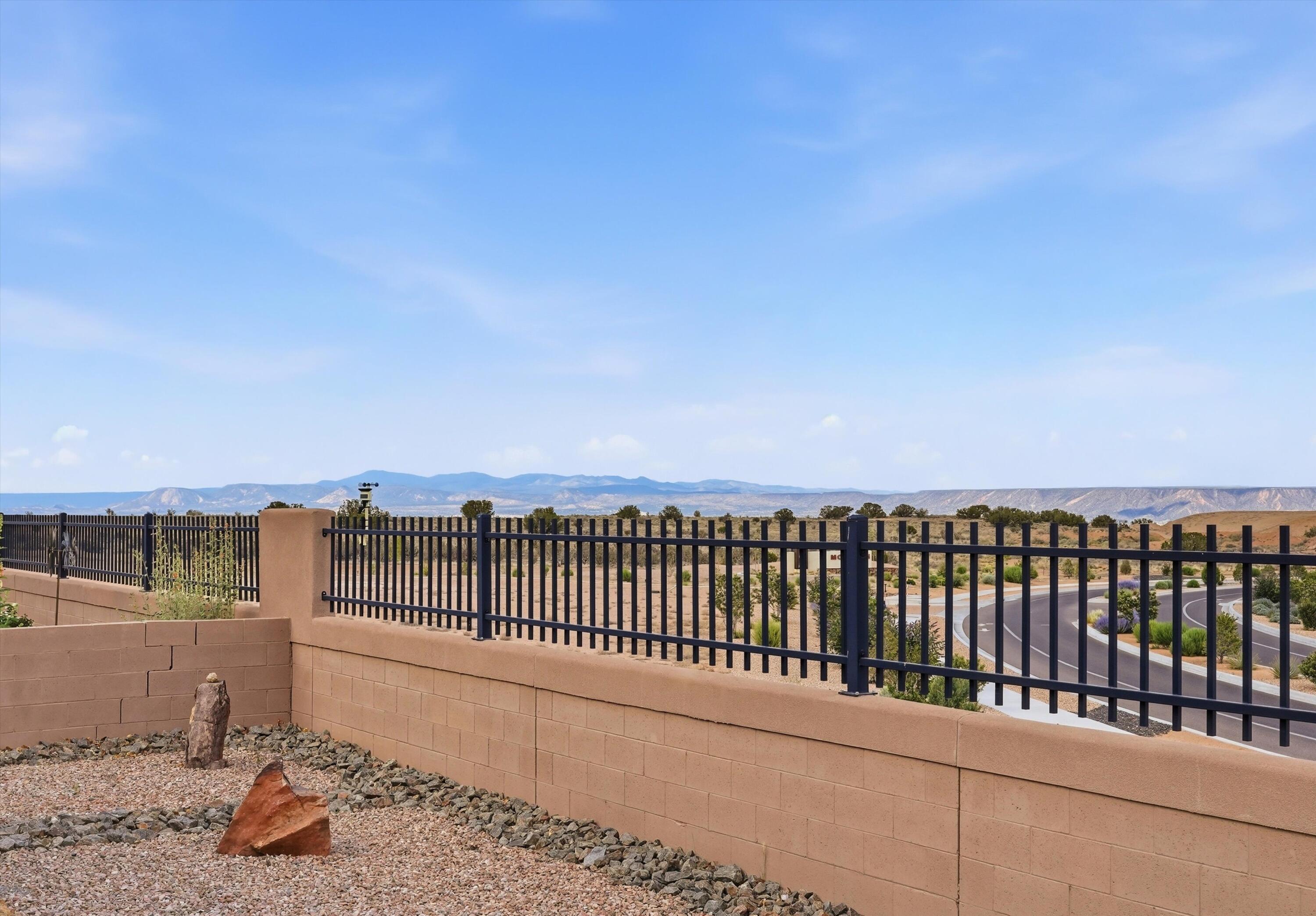 2955 Kings Canyon Loop NE