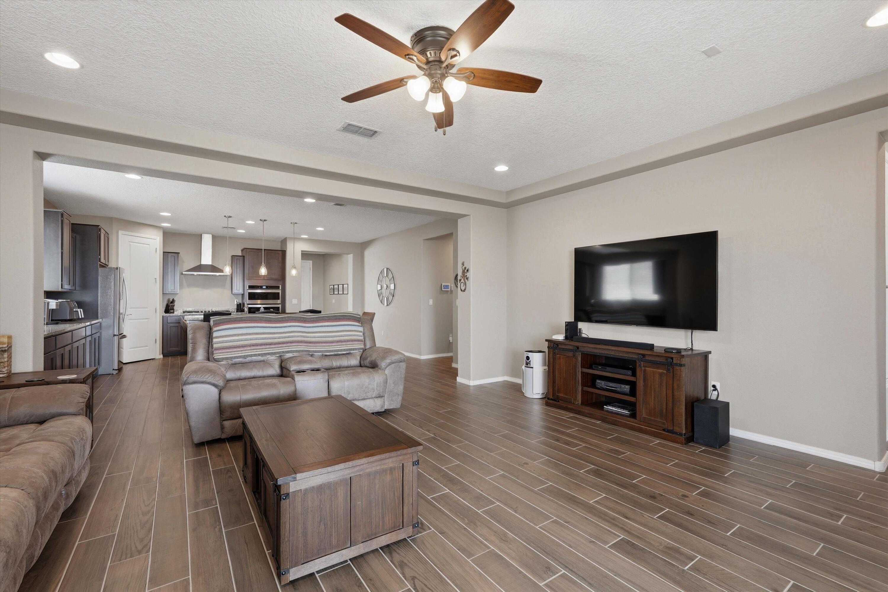 2955 Kings Canyon Loop NE