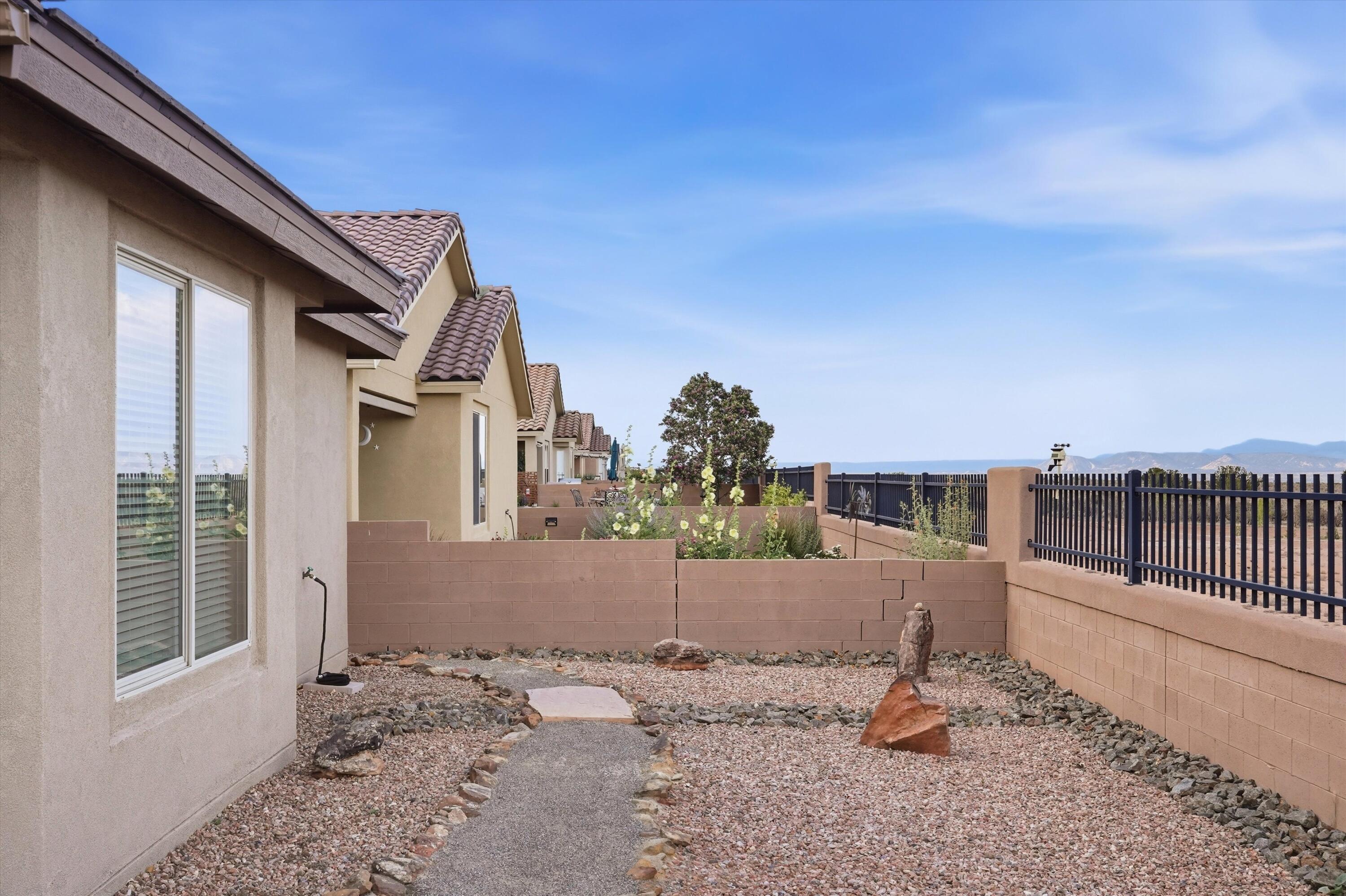 2955 Kings Canyon Loop NE