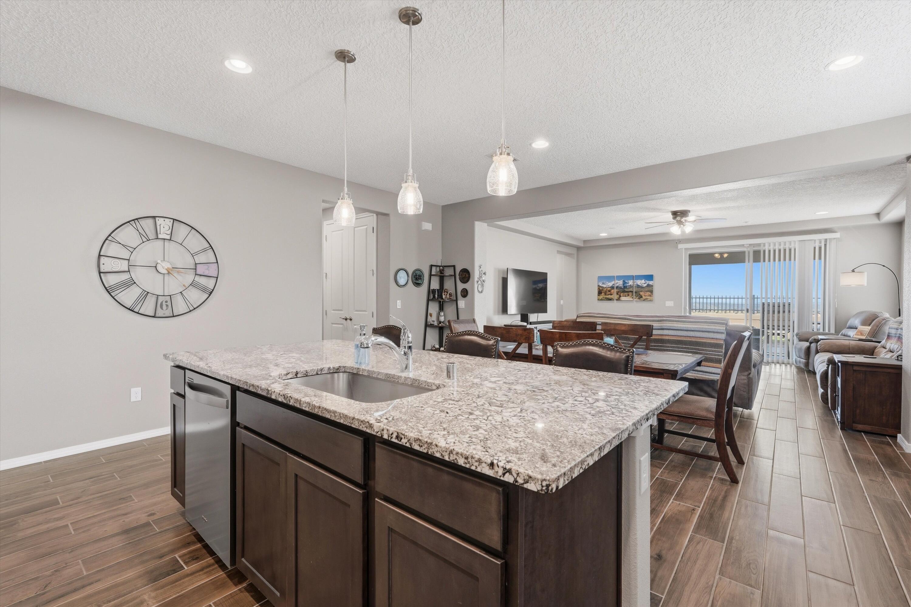 2955 Kings Canyon Loop NE