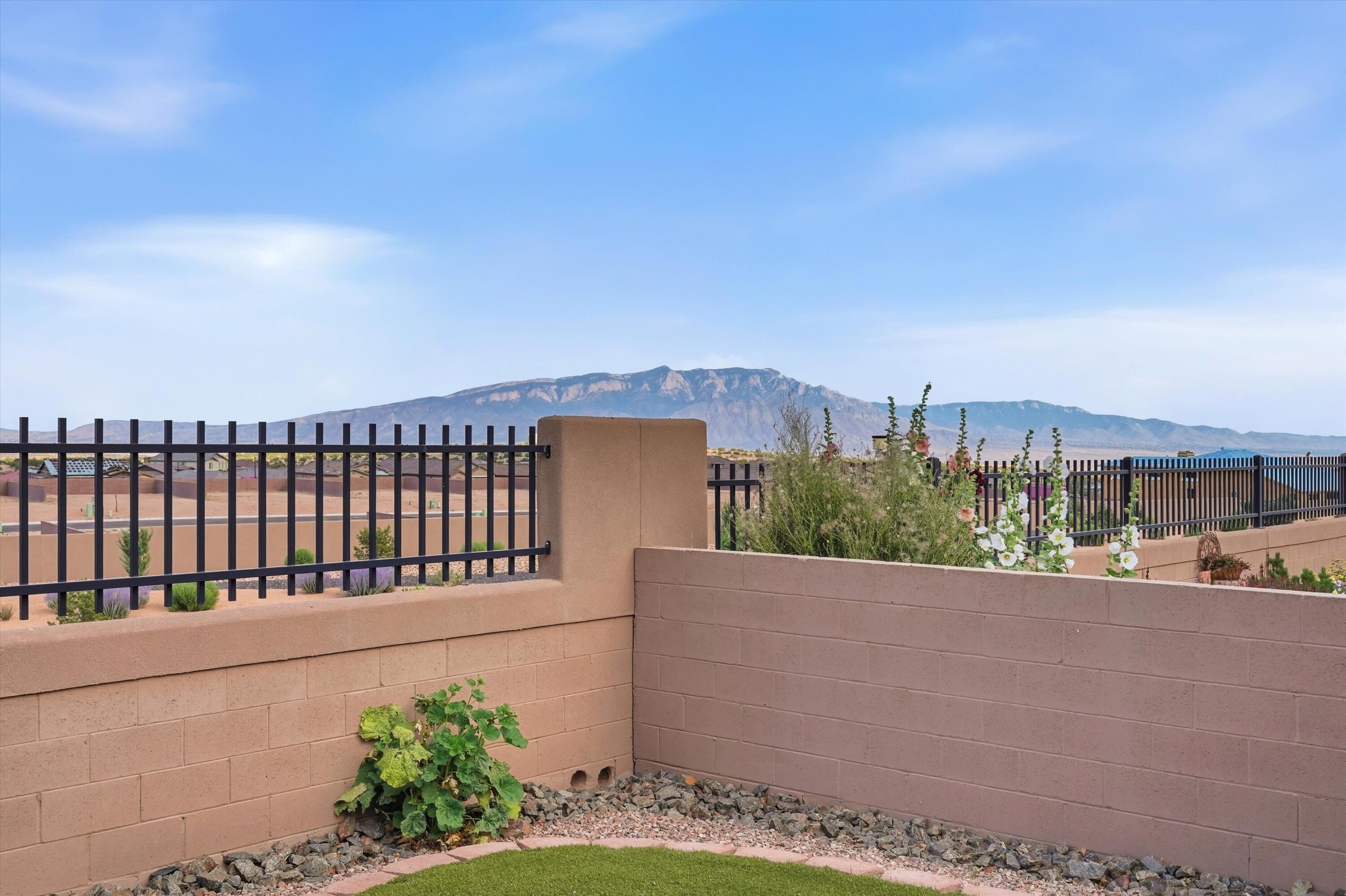 2955 Kings Canyon Loop NE