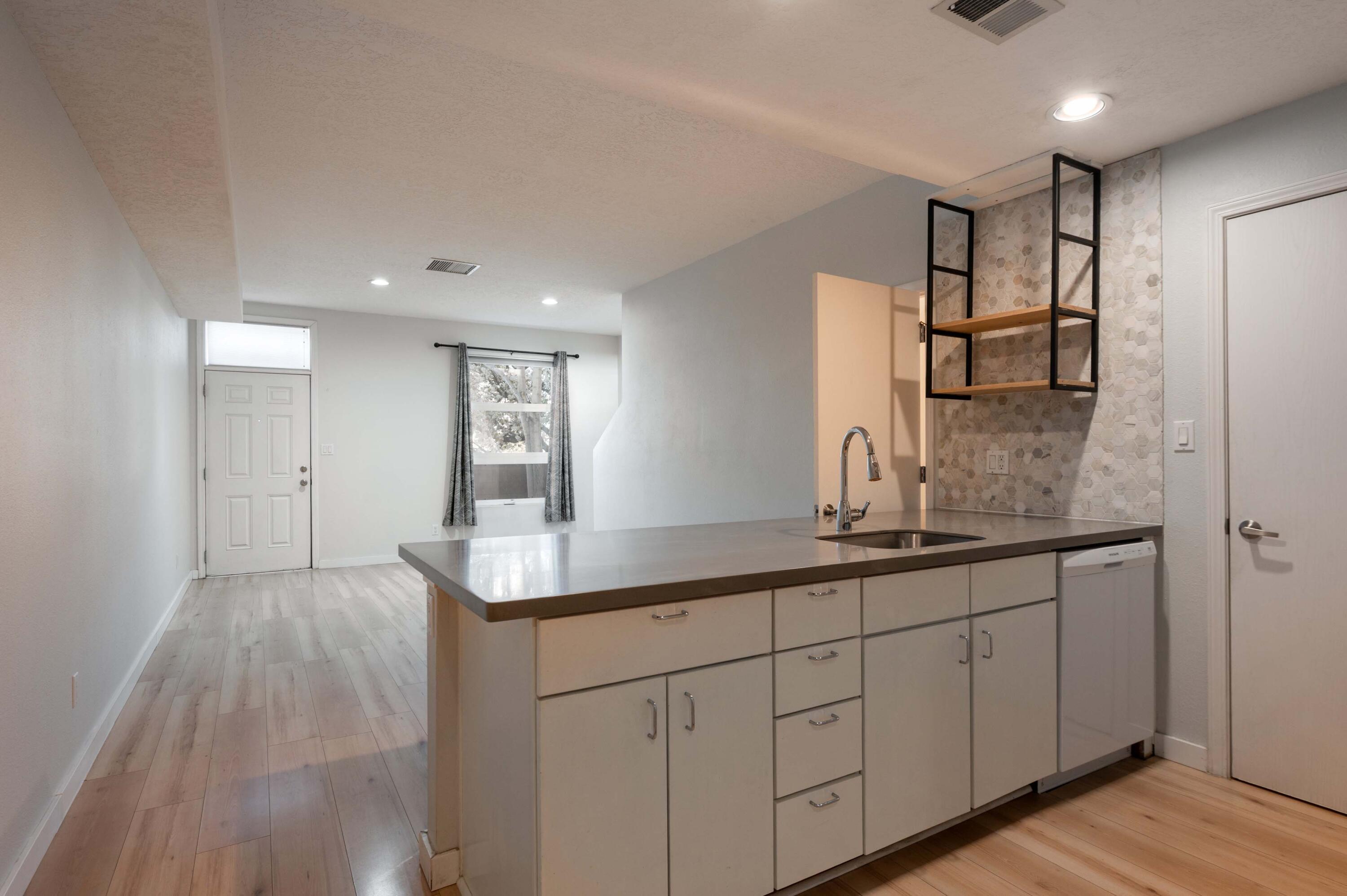 702 Broadway Boulevard SE 8