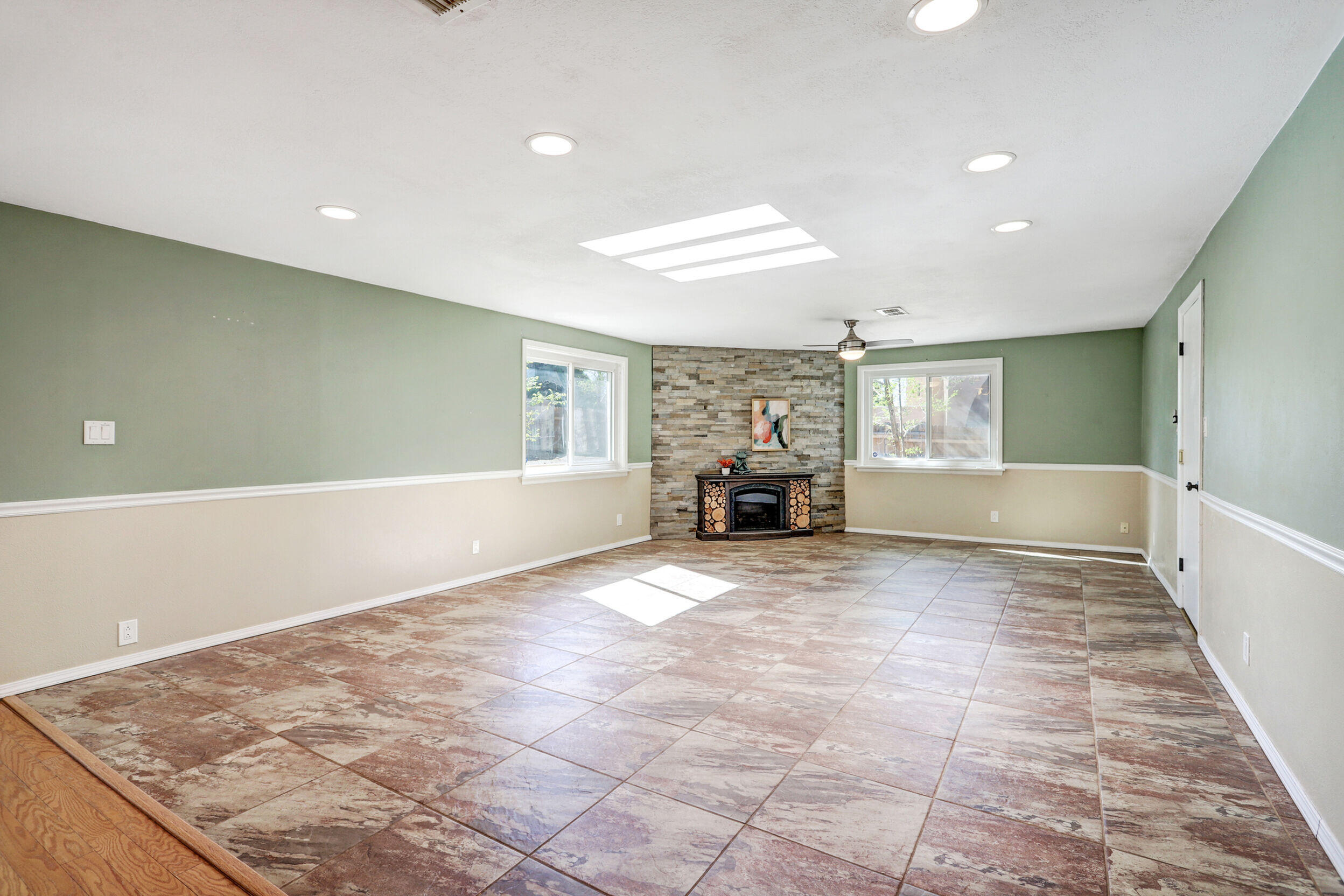 2500 La Charles Drive NE