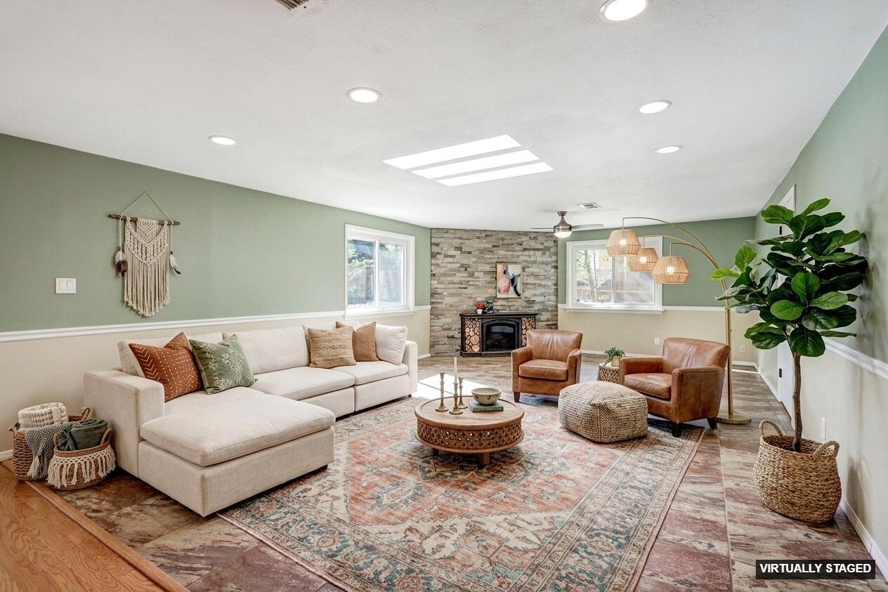 2500 La Charles Drive NE