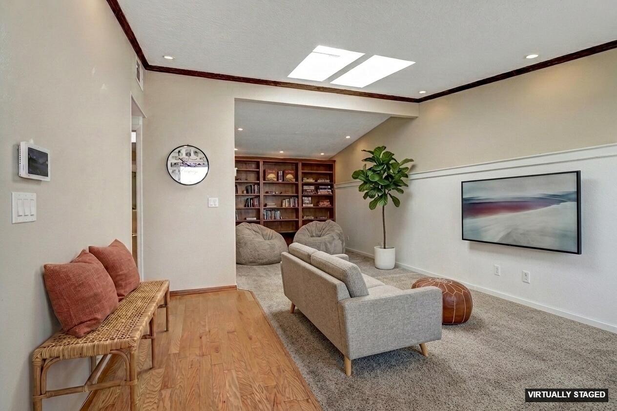 2500 La Charles Drive NE