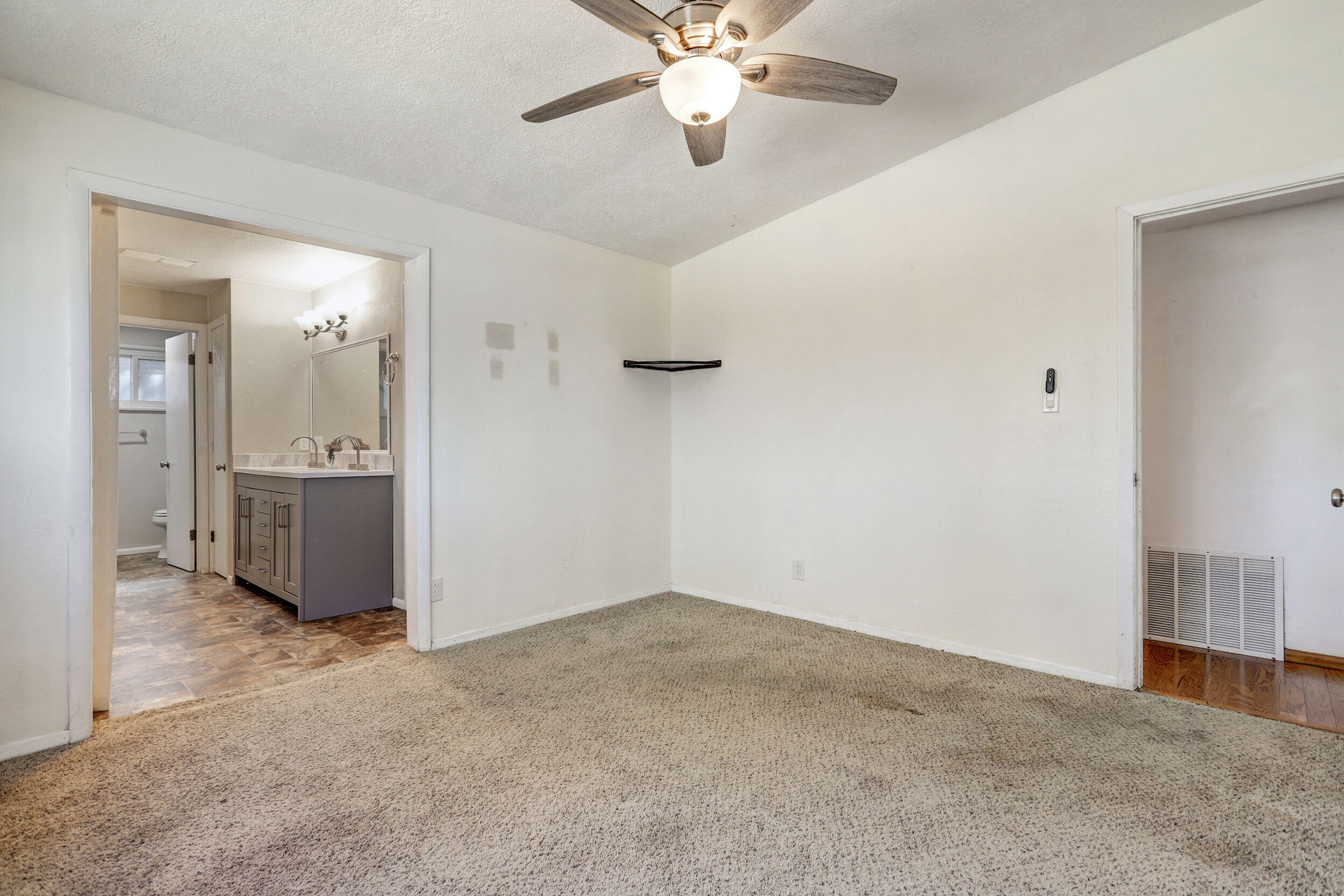 2500 La Charles Drive NE
