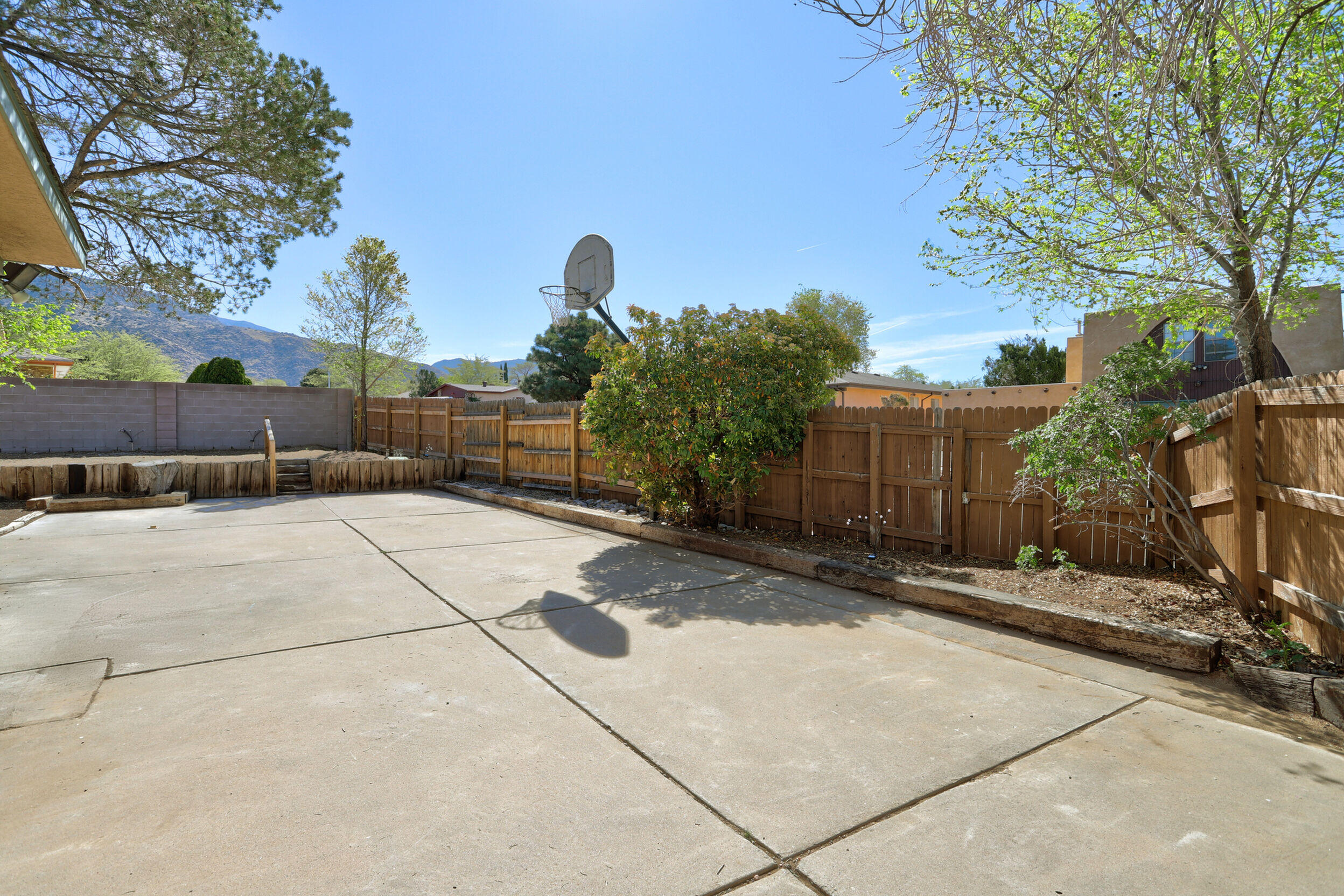 2500 La Charles Drive NE