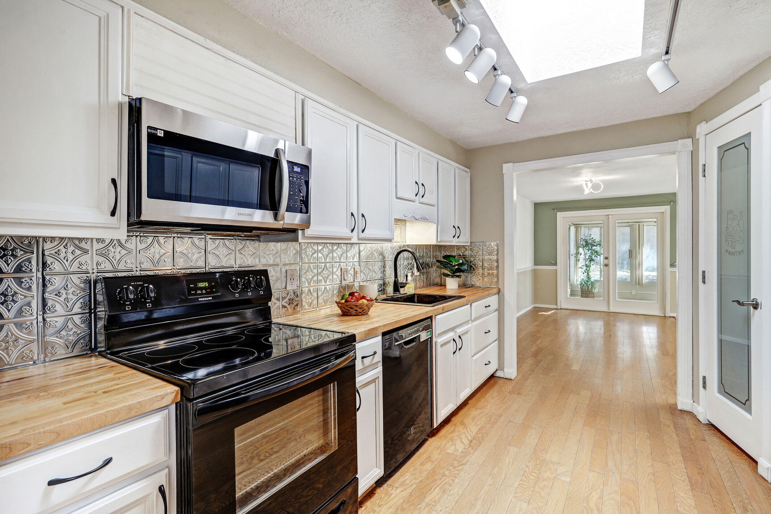 2500 La Charles Drive NE