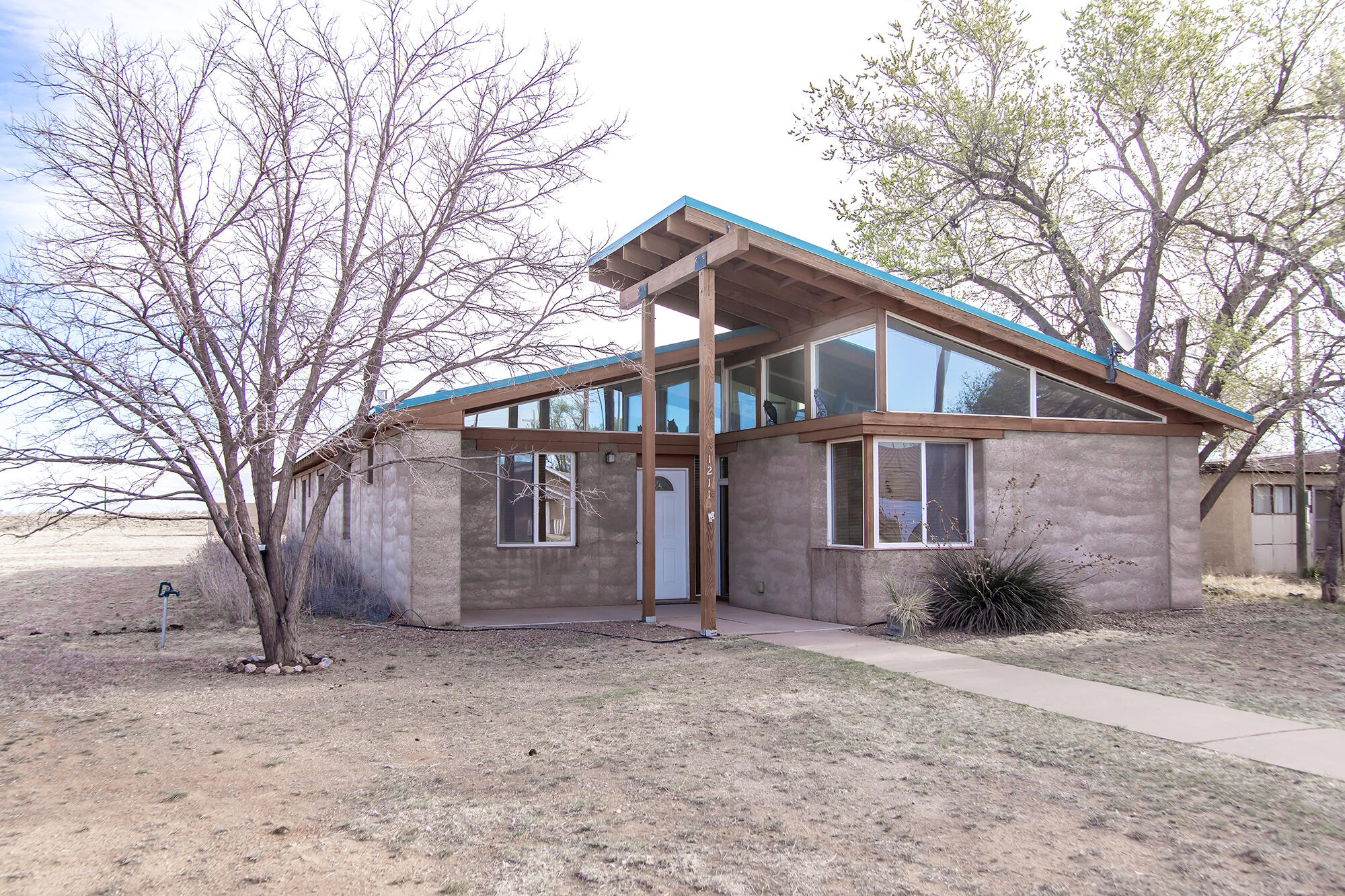 1209 Poplar Avenue