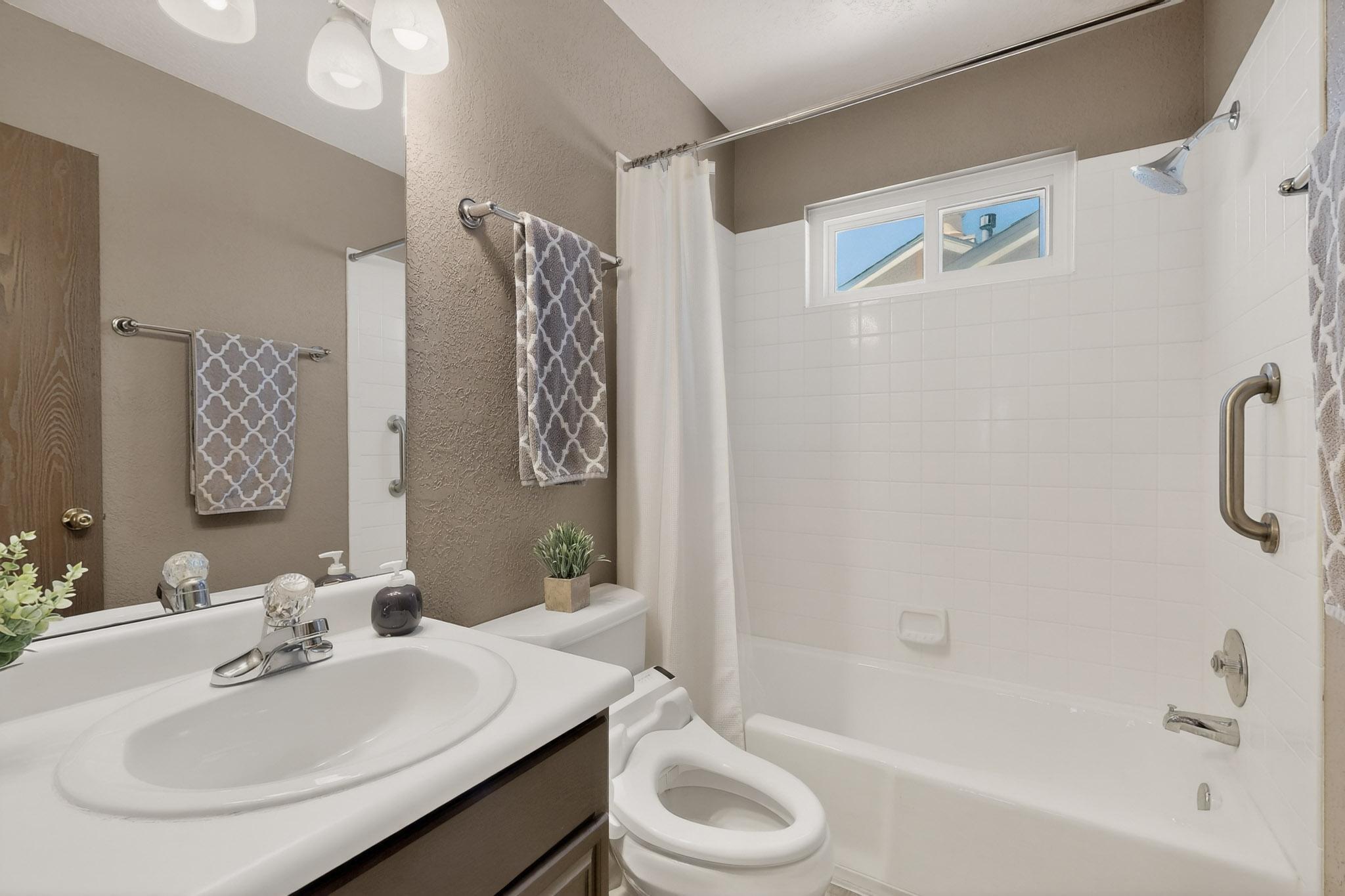 12323 Haines Avenue NE