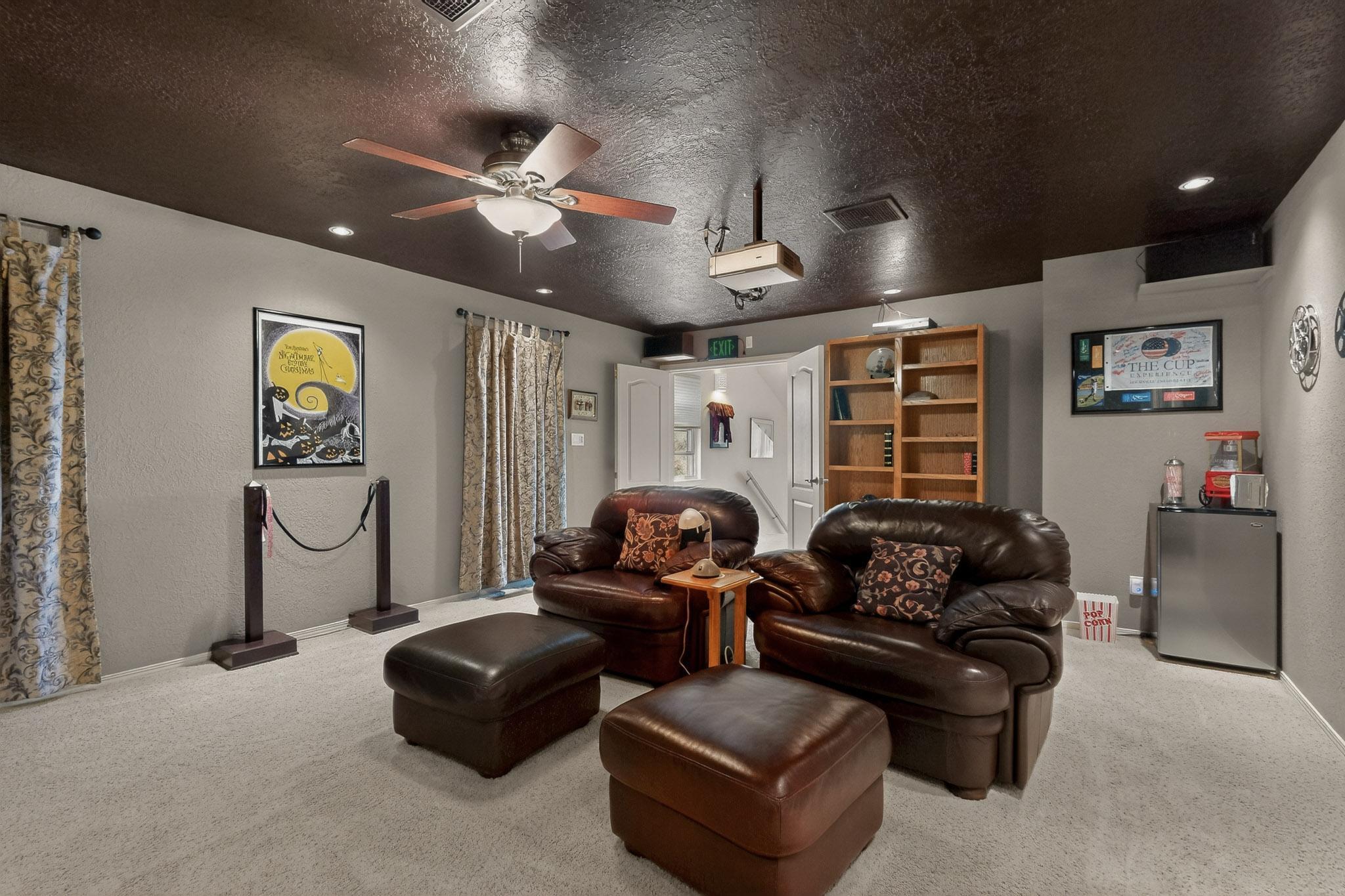 12323 Haines Avenue NE