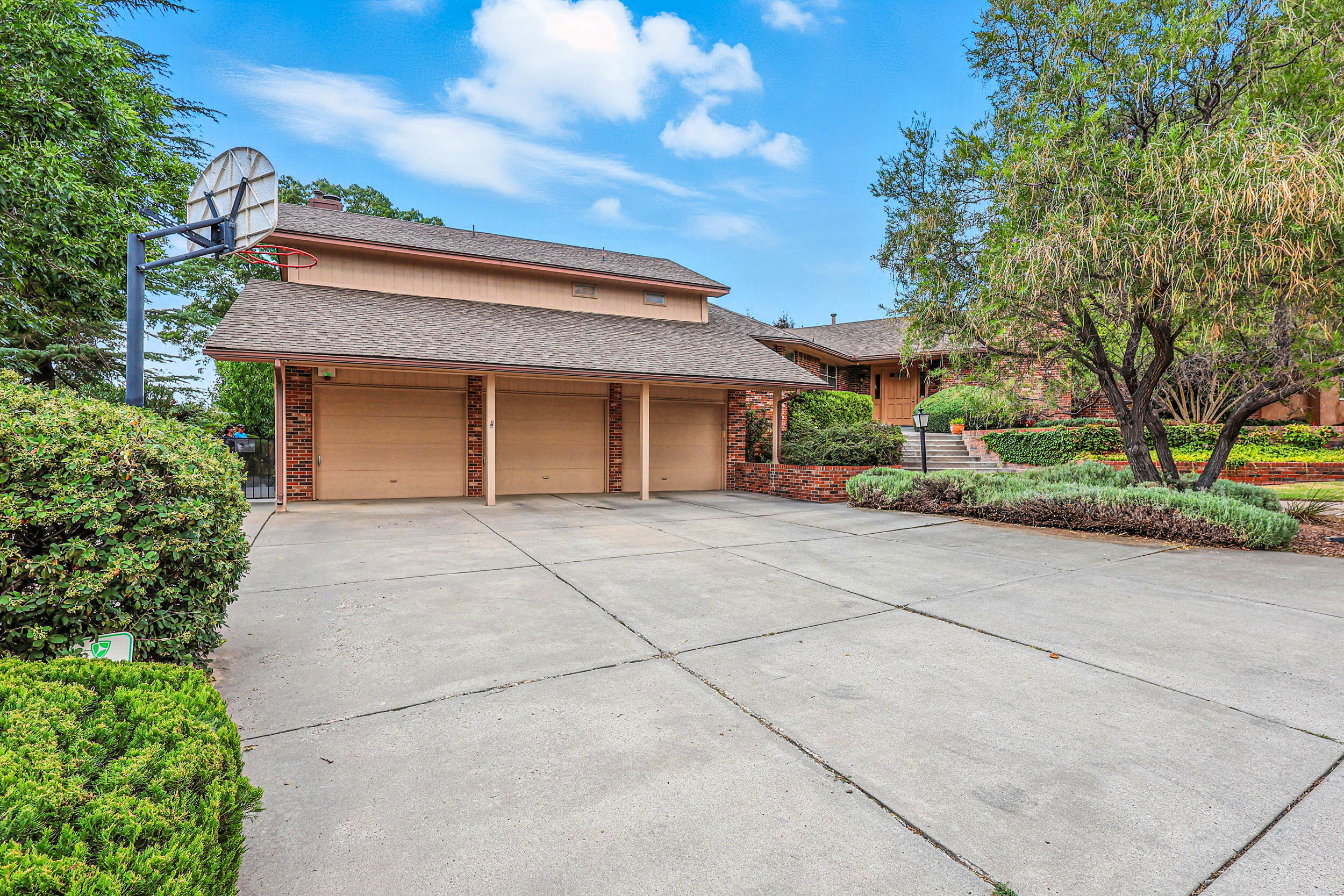 9801 Greenbrier Road NE