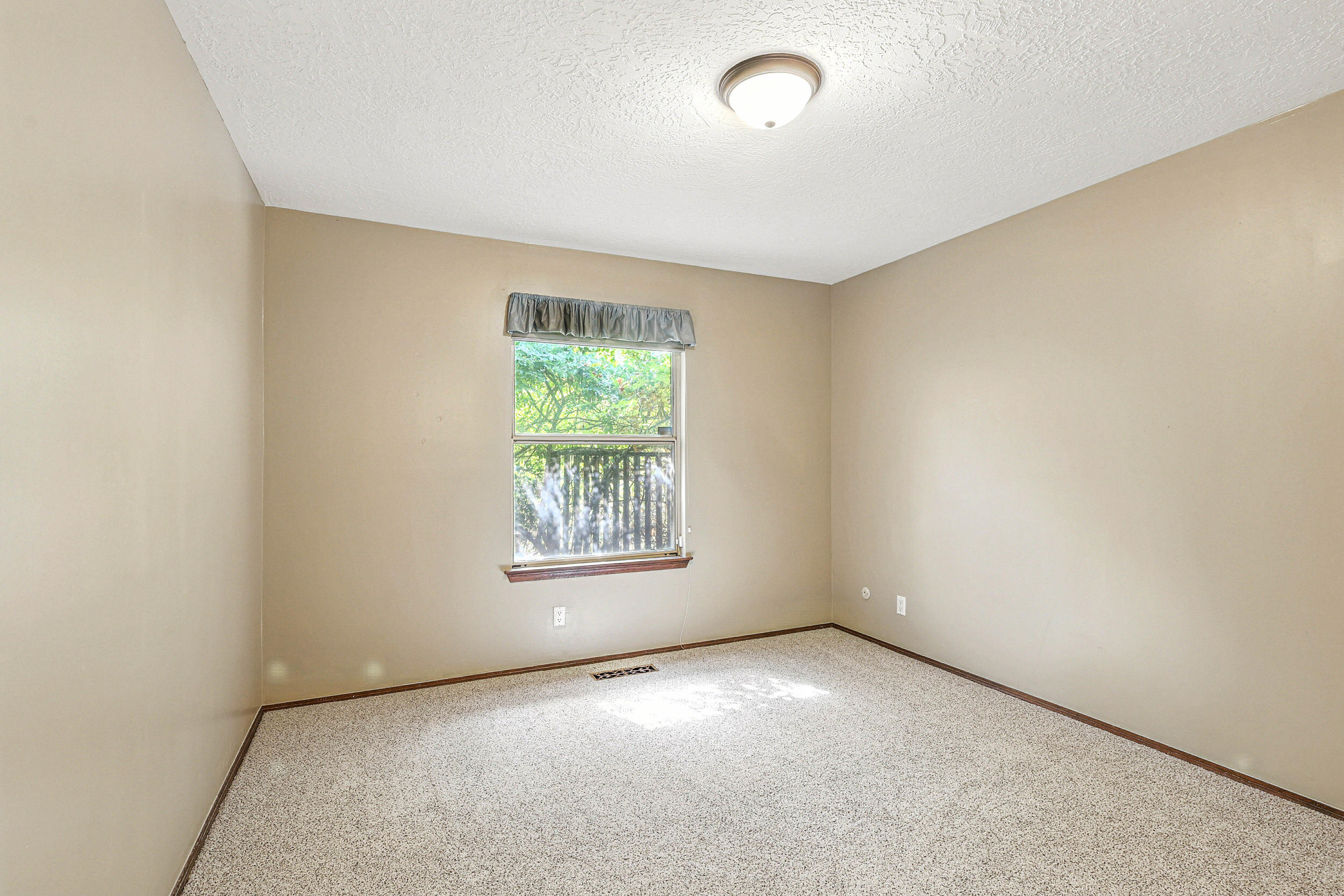 9801 Greenbrier Road NE