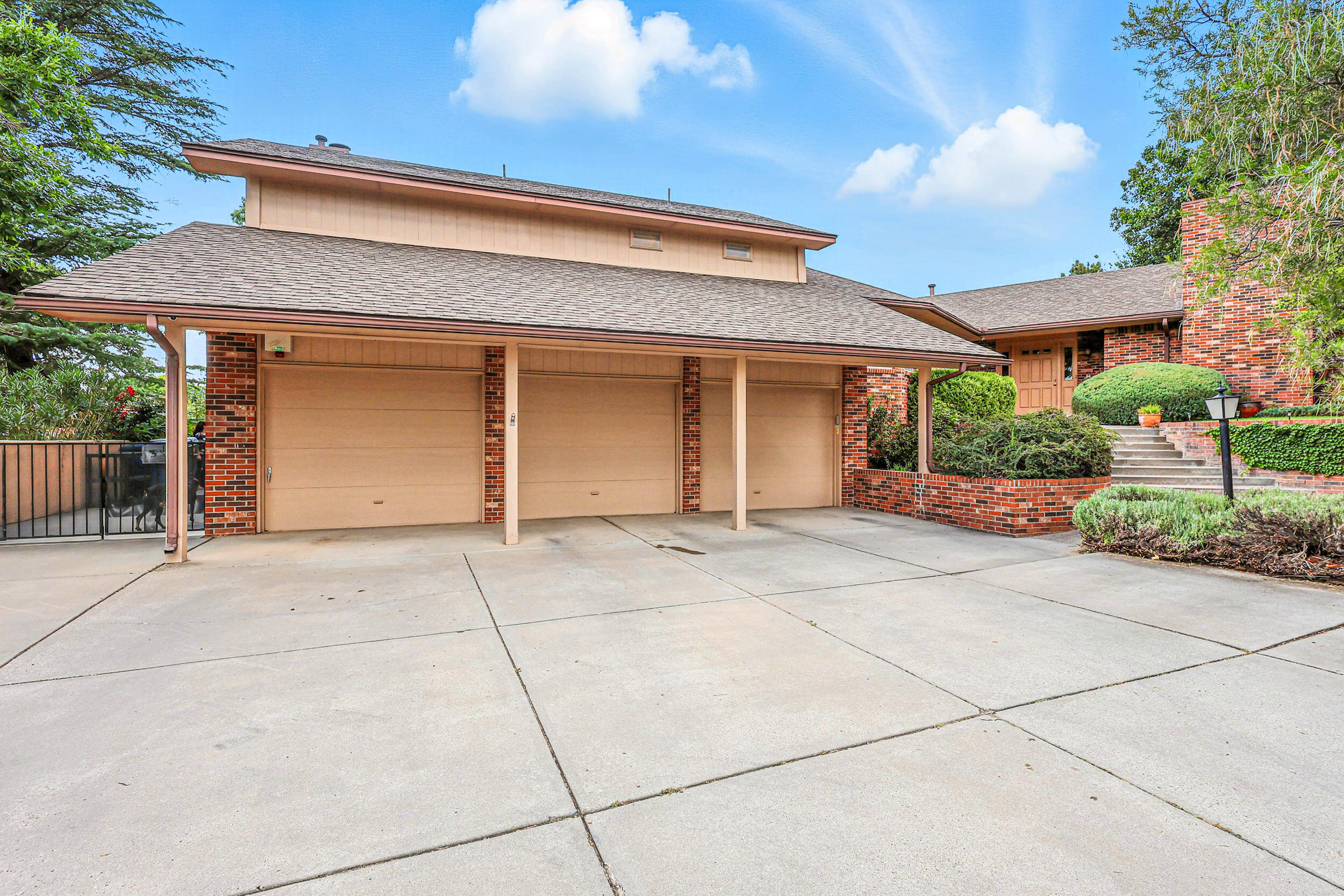 9801 Greenbrier Road NE