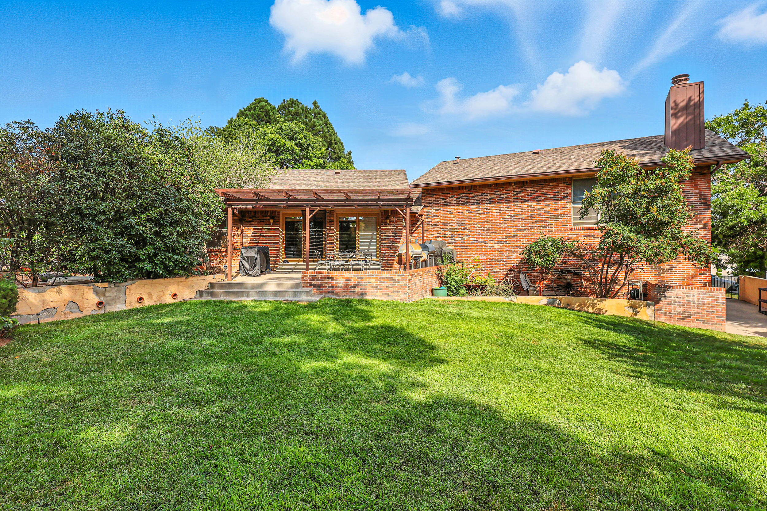 9801 Greenbrier Road NE