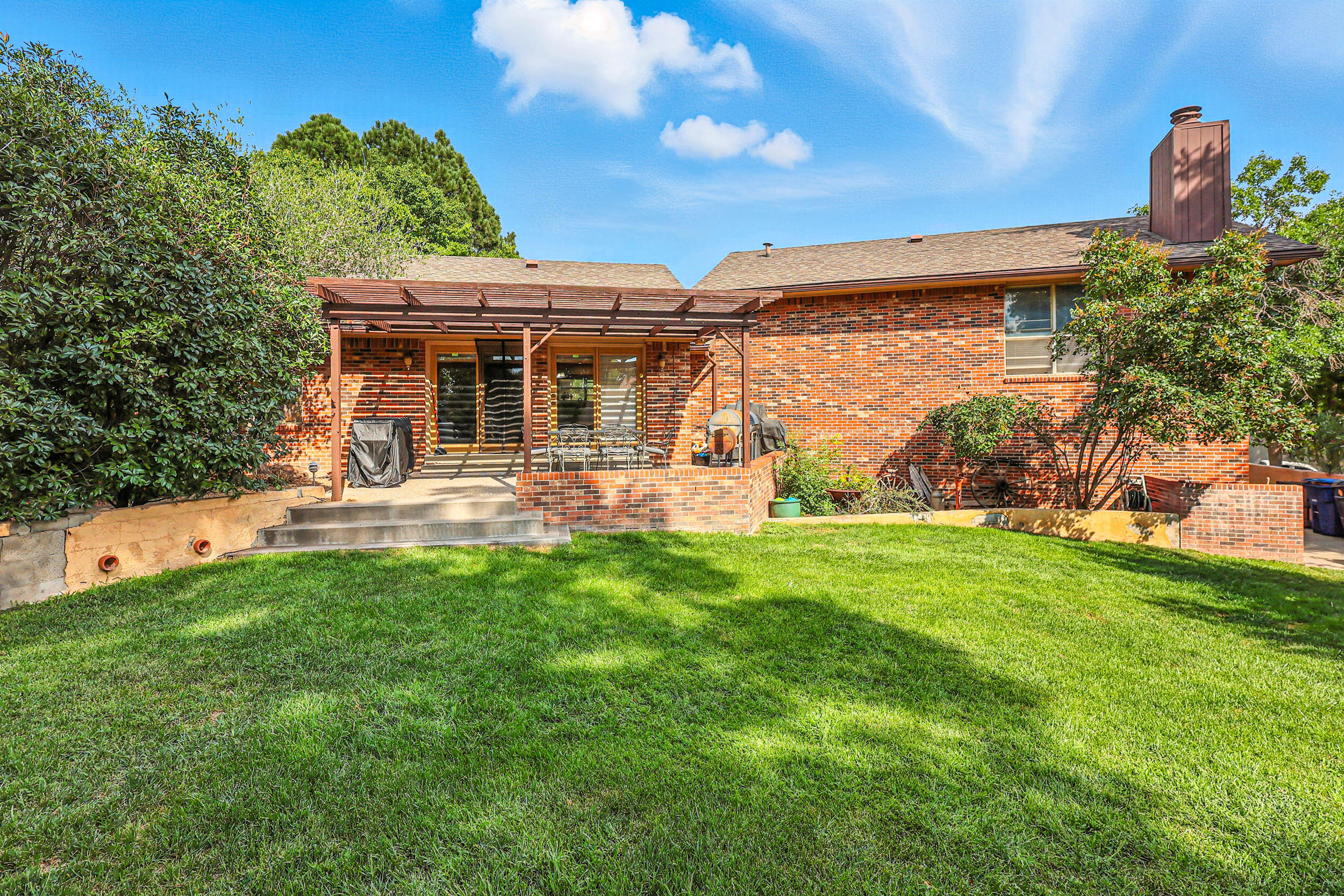 9801 Greenbrier Road NE