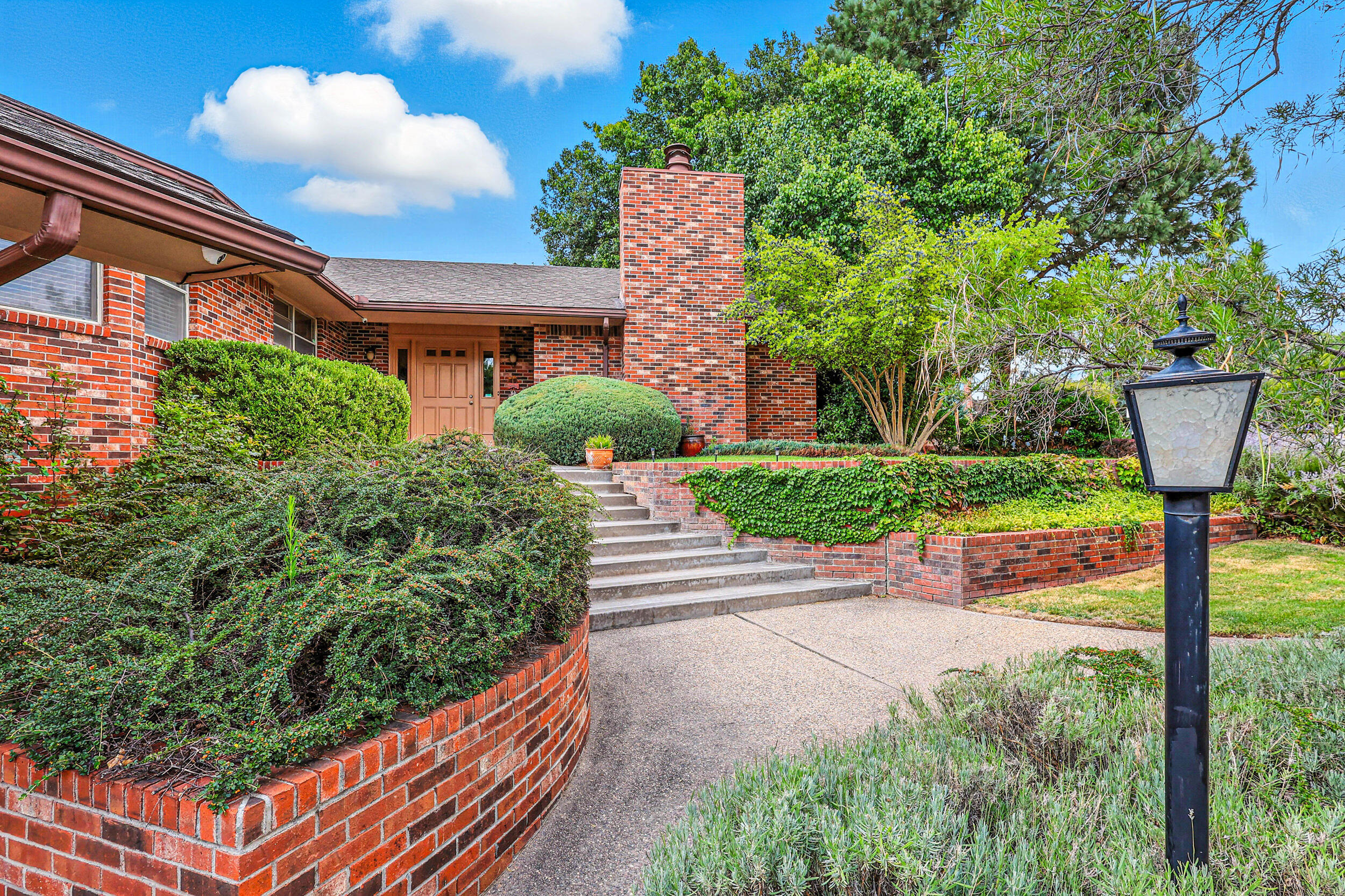 9801 Greenbrier Road NE