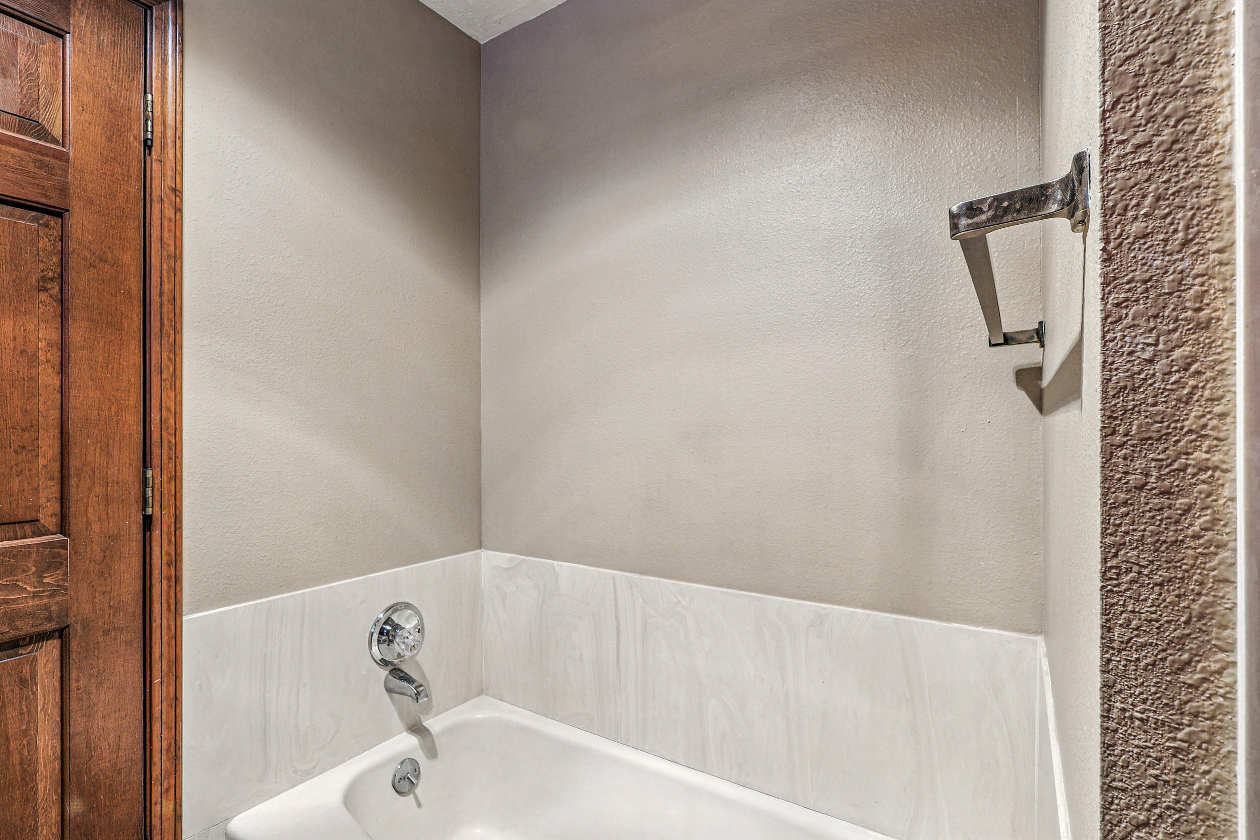 9801 Greenbrier Road NE