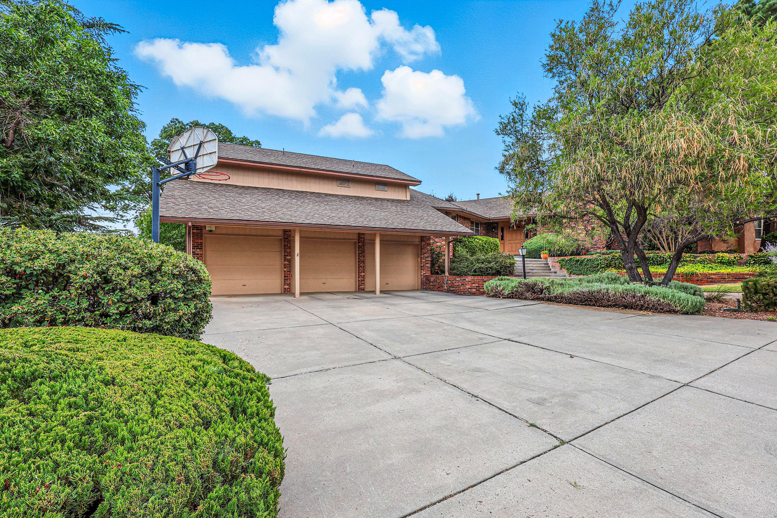 9801 Greenbrier Road NE