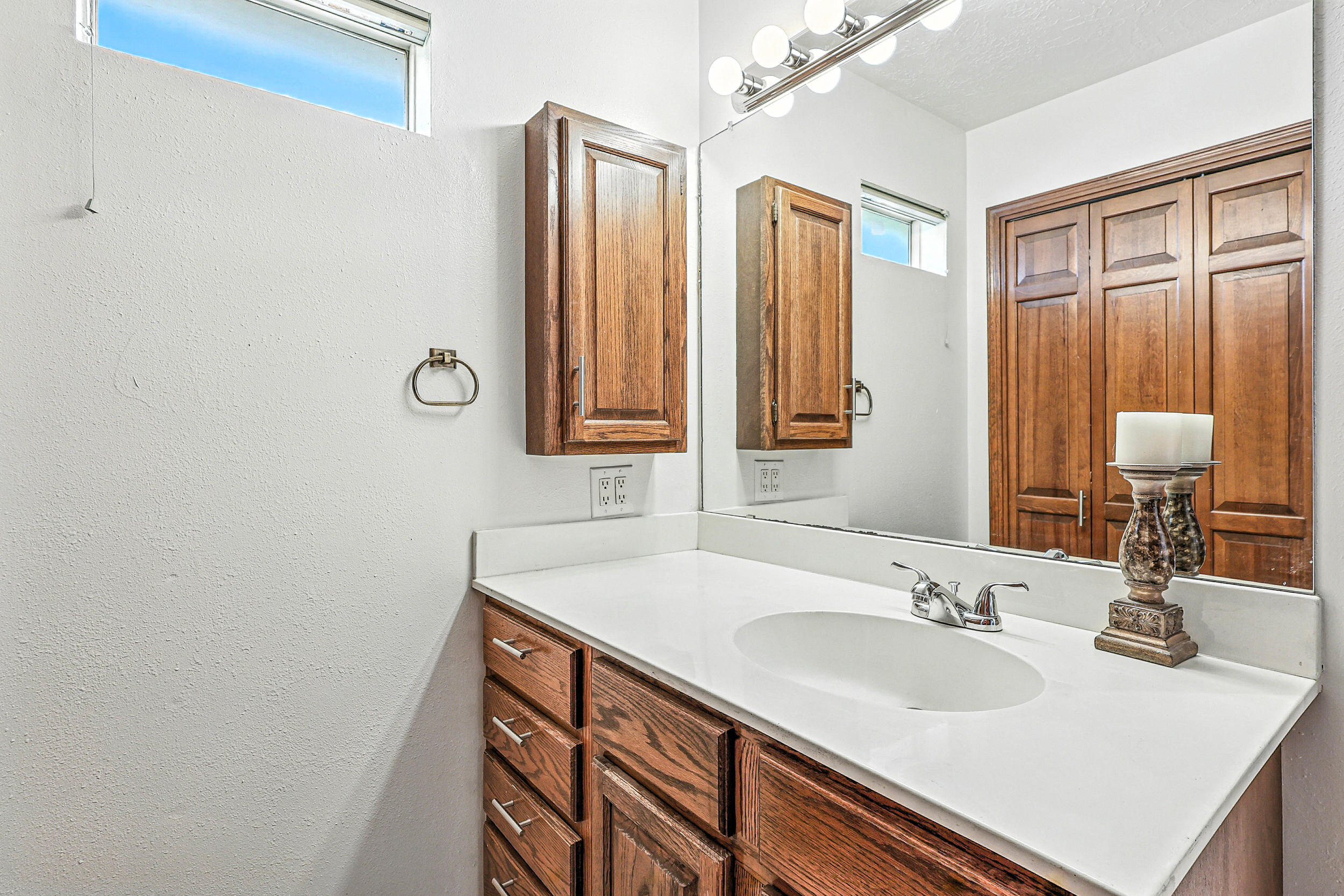 9801 Greenbrier Road NE