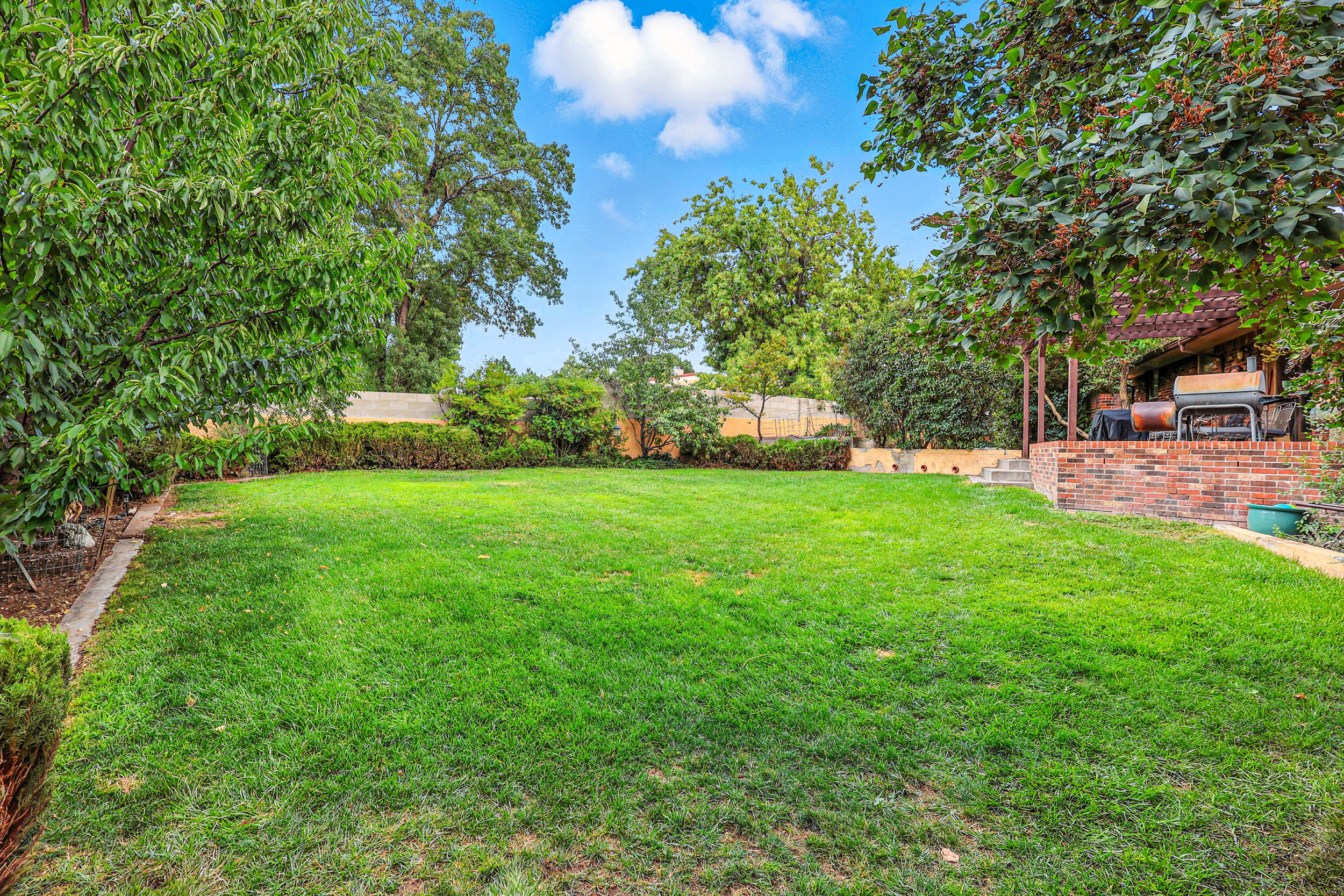 9801 Greenbrier Road NE