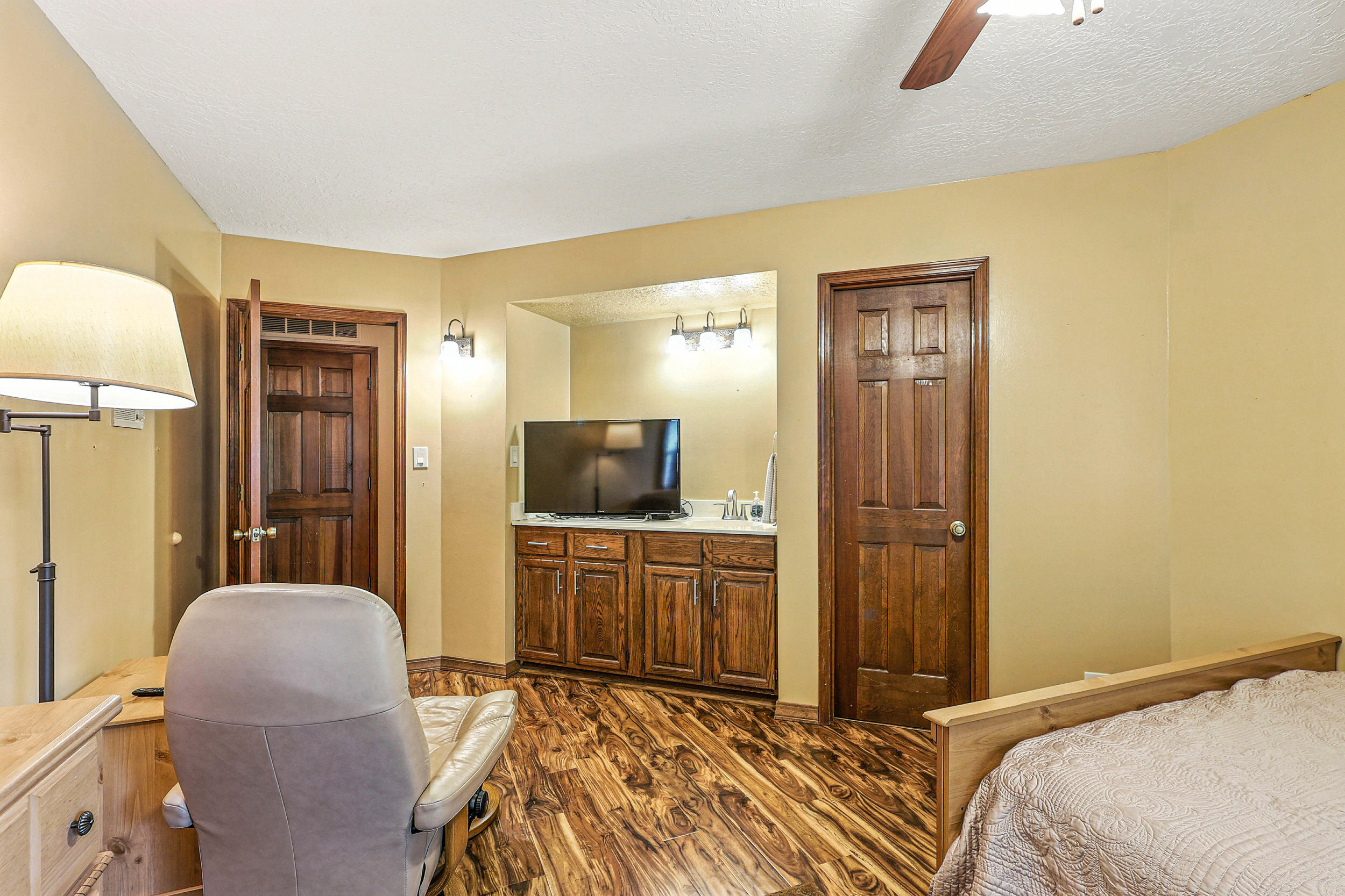 9801 Greenbrier Road NE