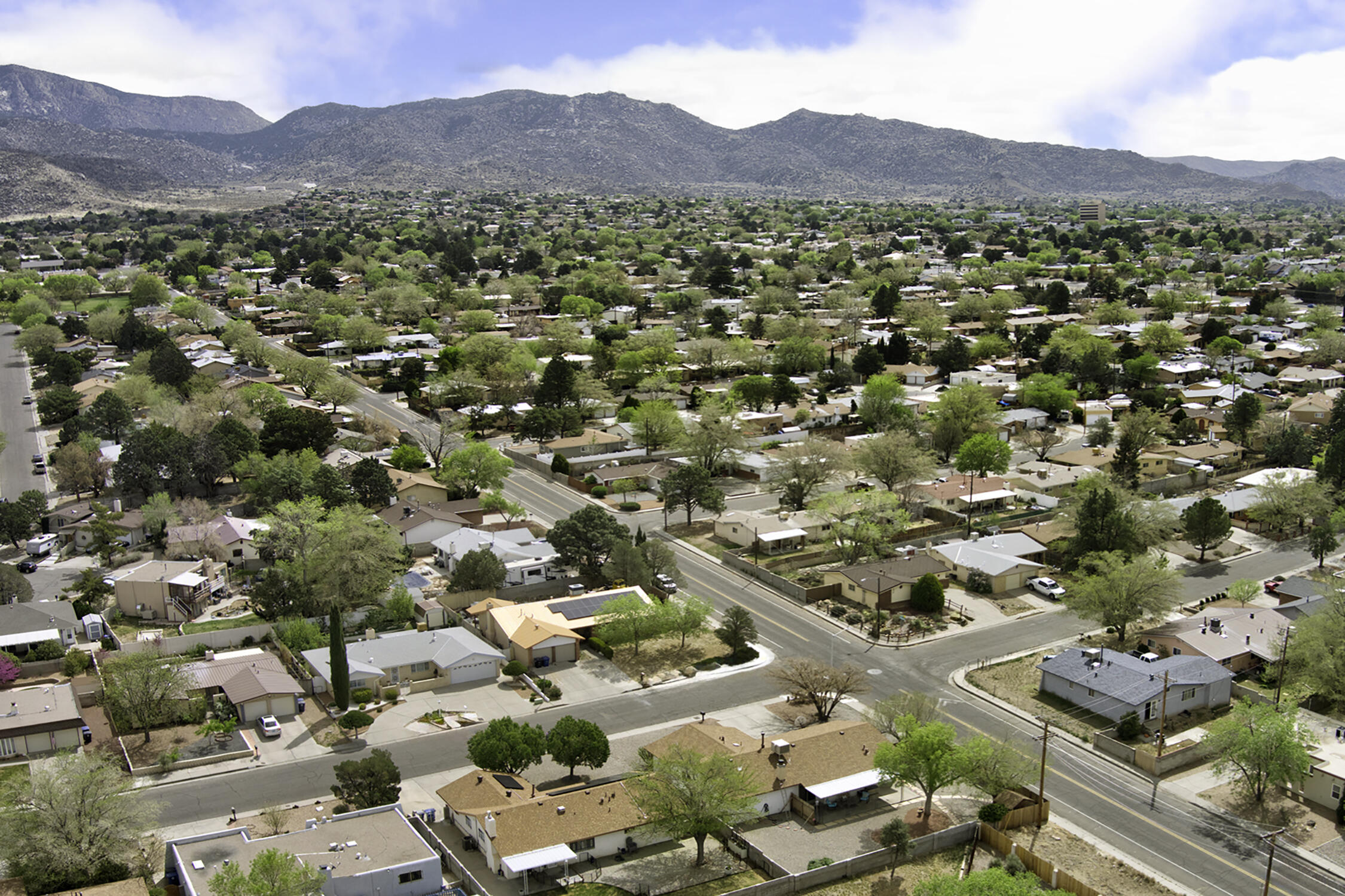 2001 Algodones Street NE