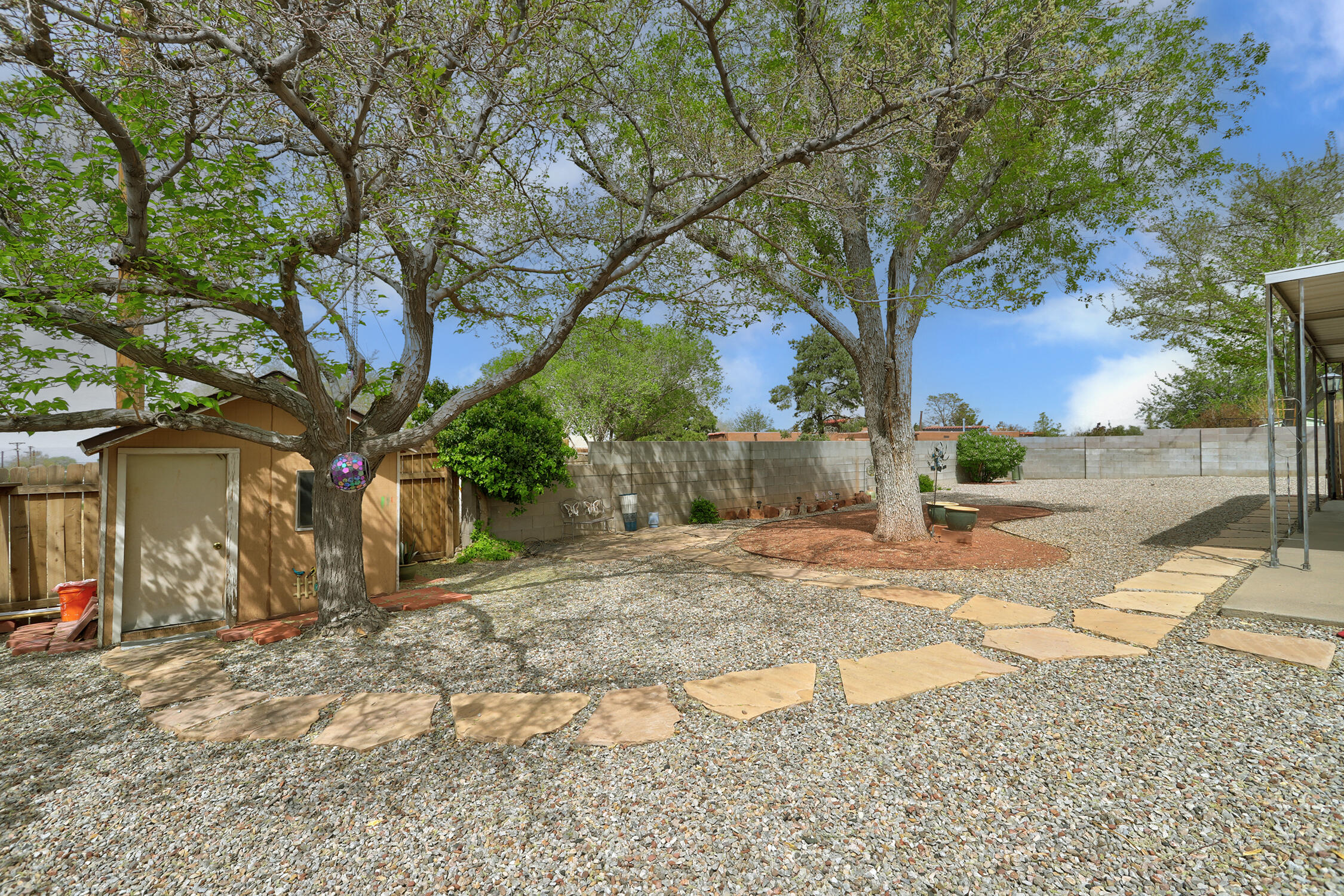 2001 Algodones Street NE