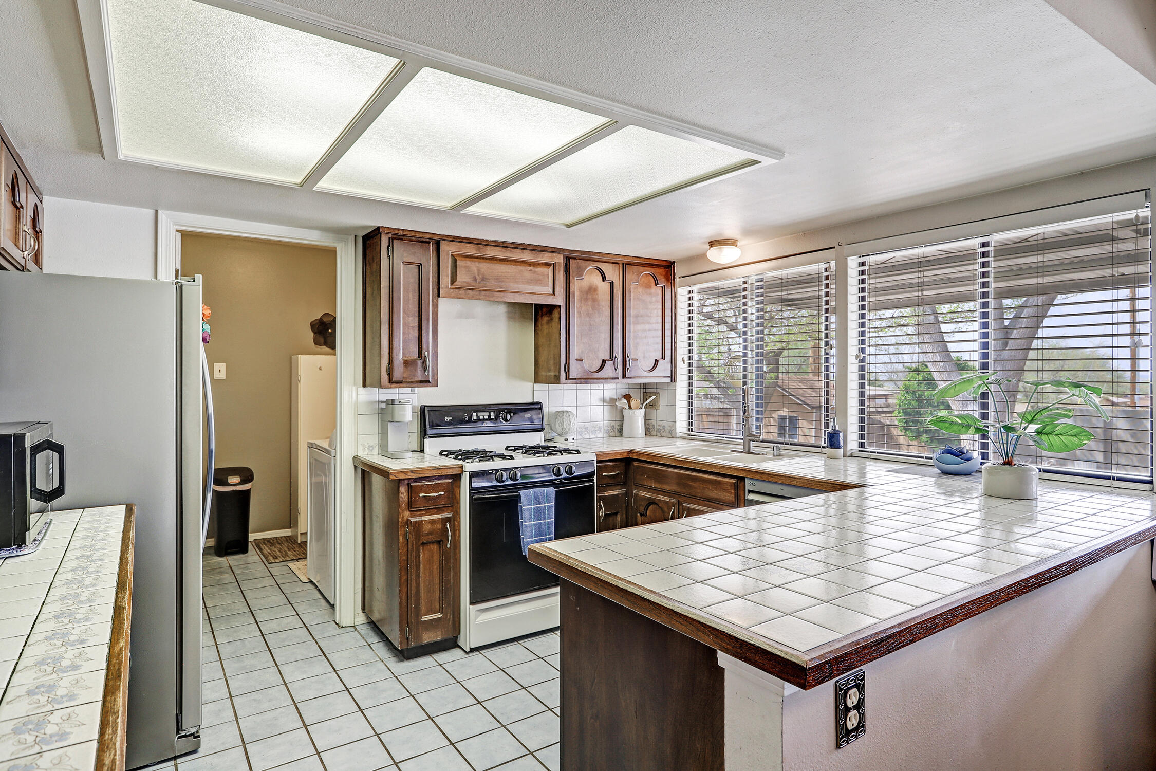 2001 Algodones Street NE