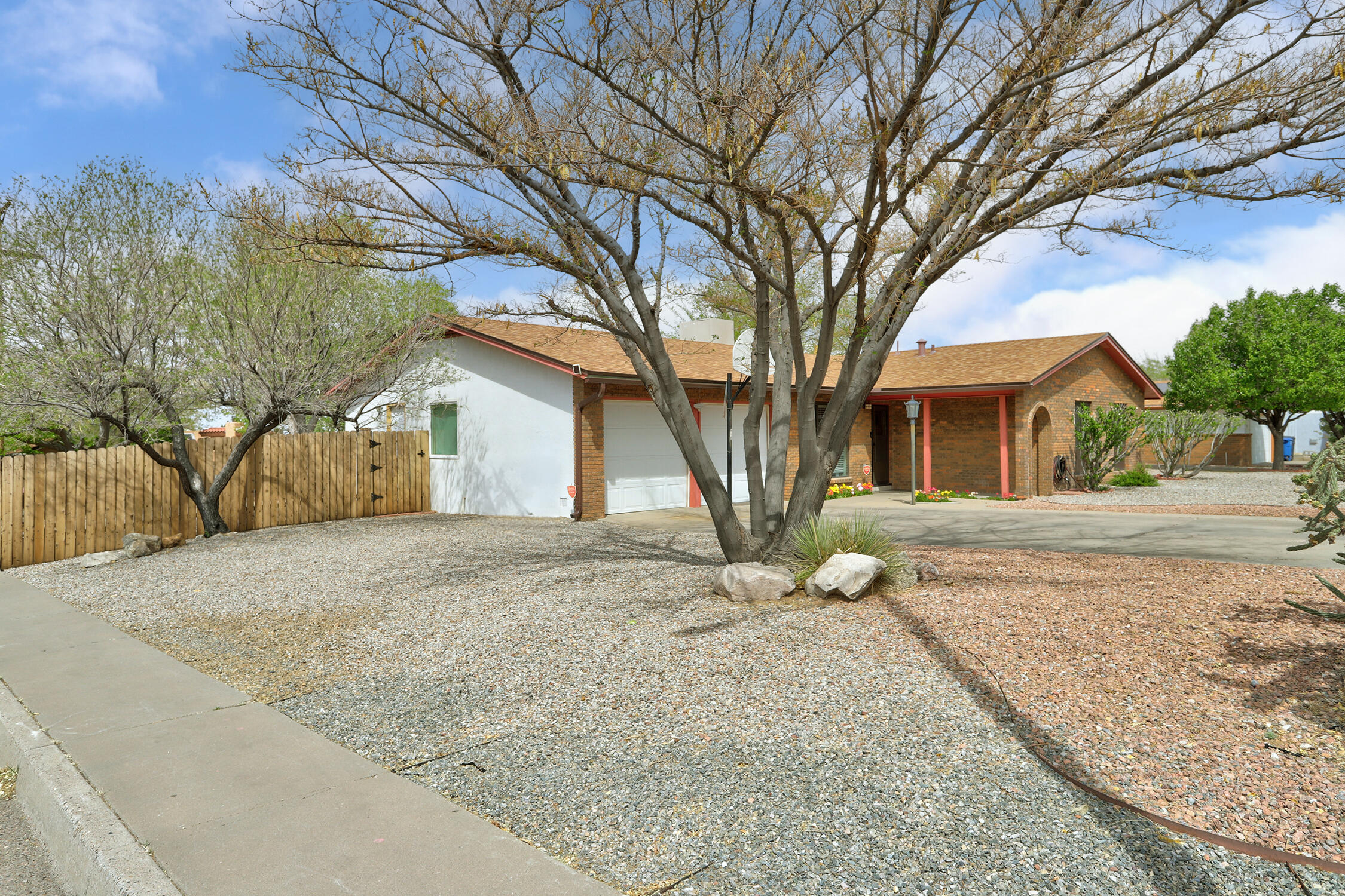 2001 Algodones Street NE