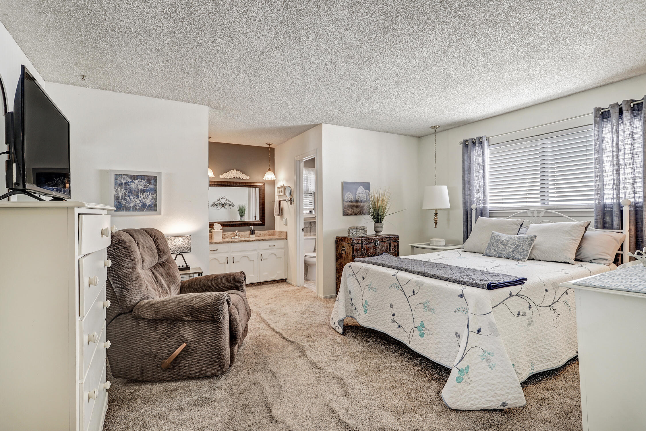 2001 Algodones Street NE