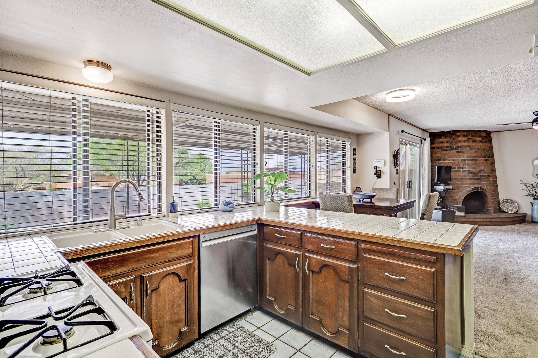 2001 Algodones Street NE