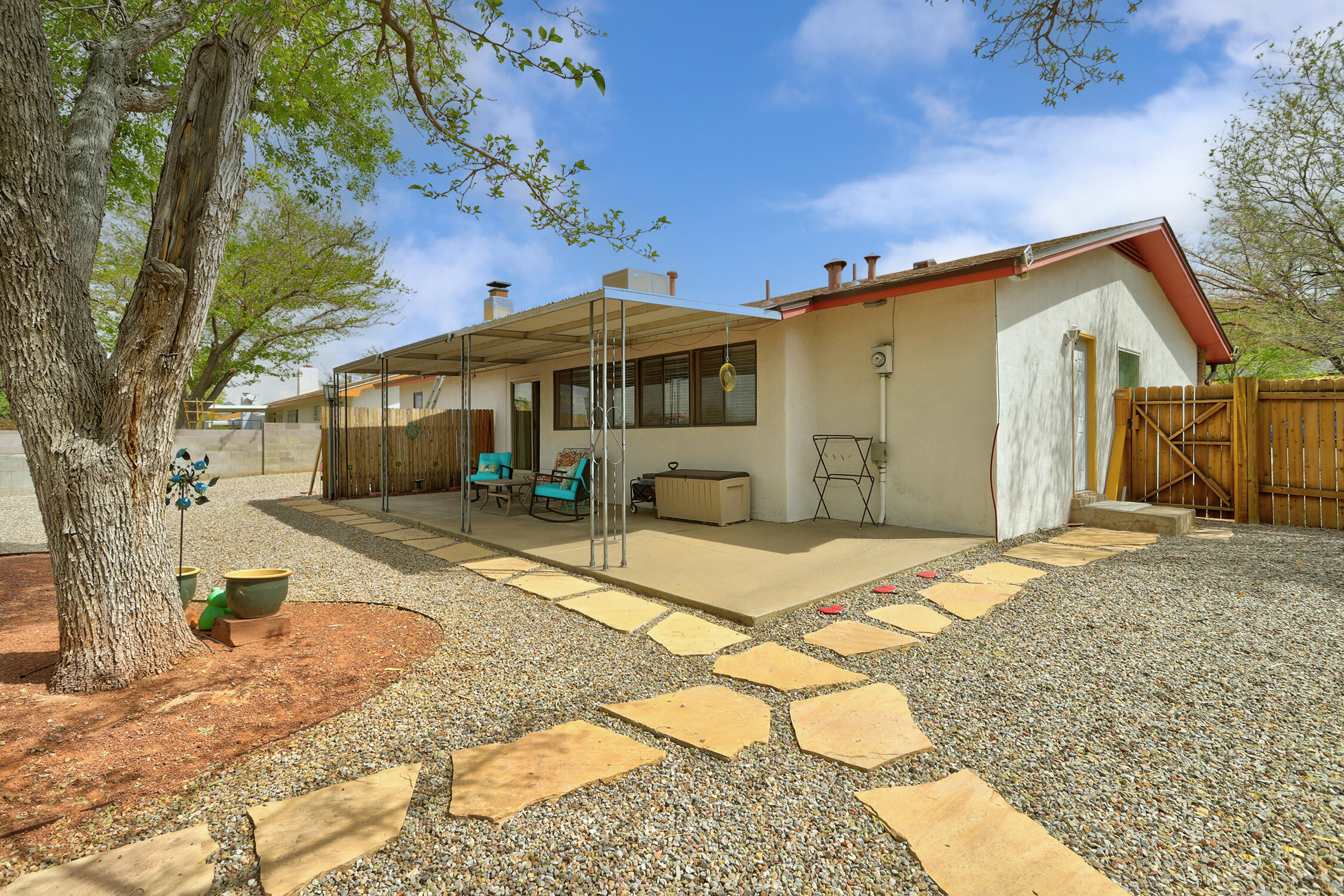 2001 Algodones Street NE