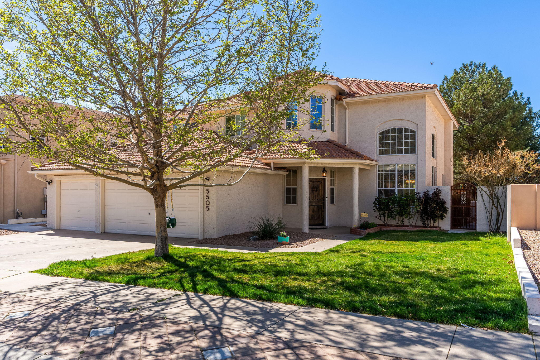 5505 Camino Arbustos NE