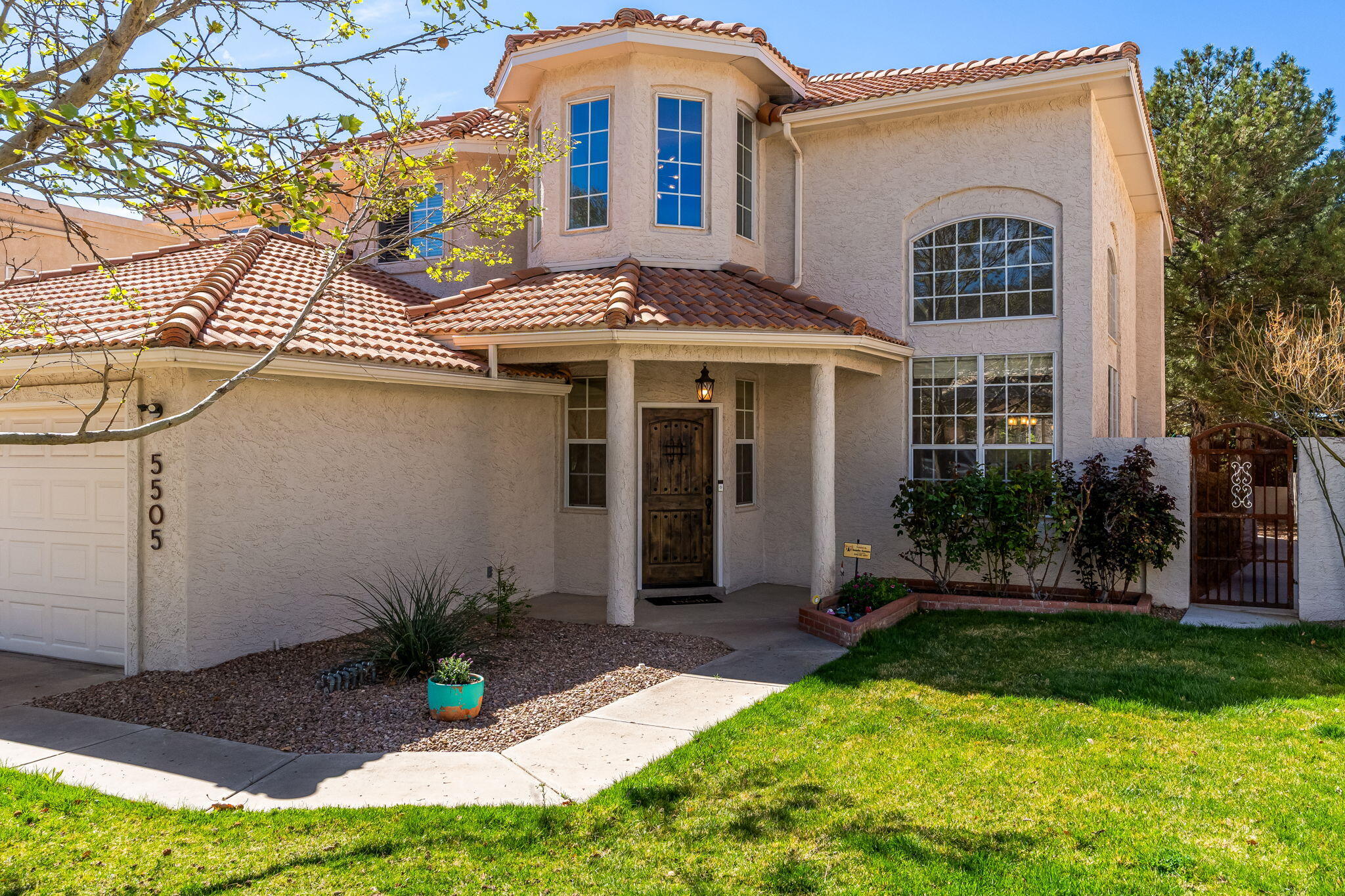 5505 Camino Arbustos NE
