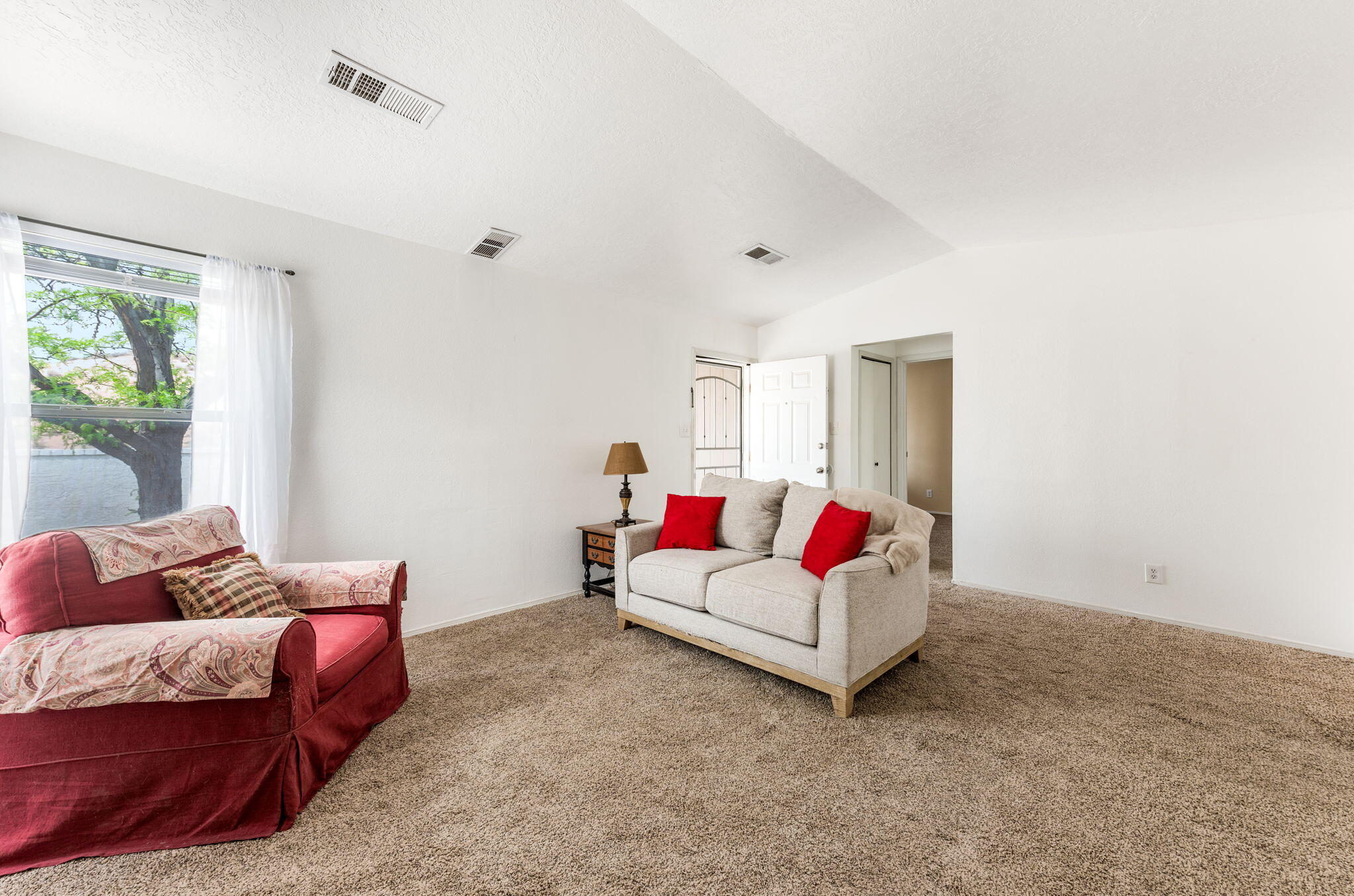 332 Sundt Court NE