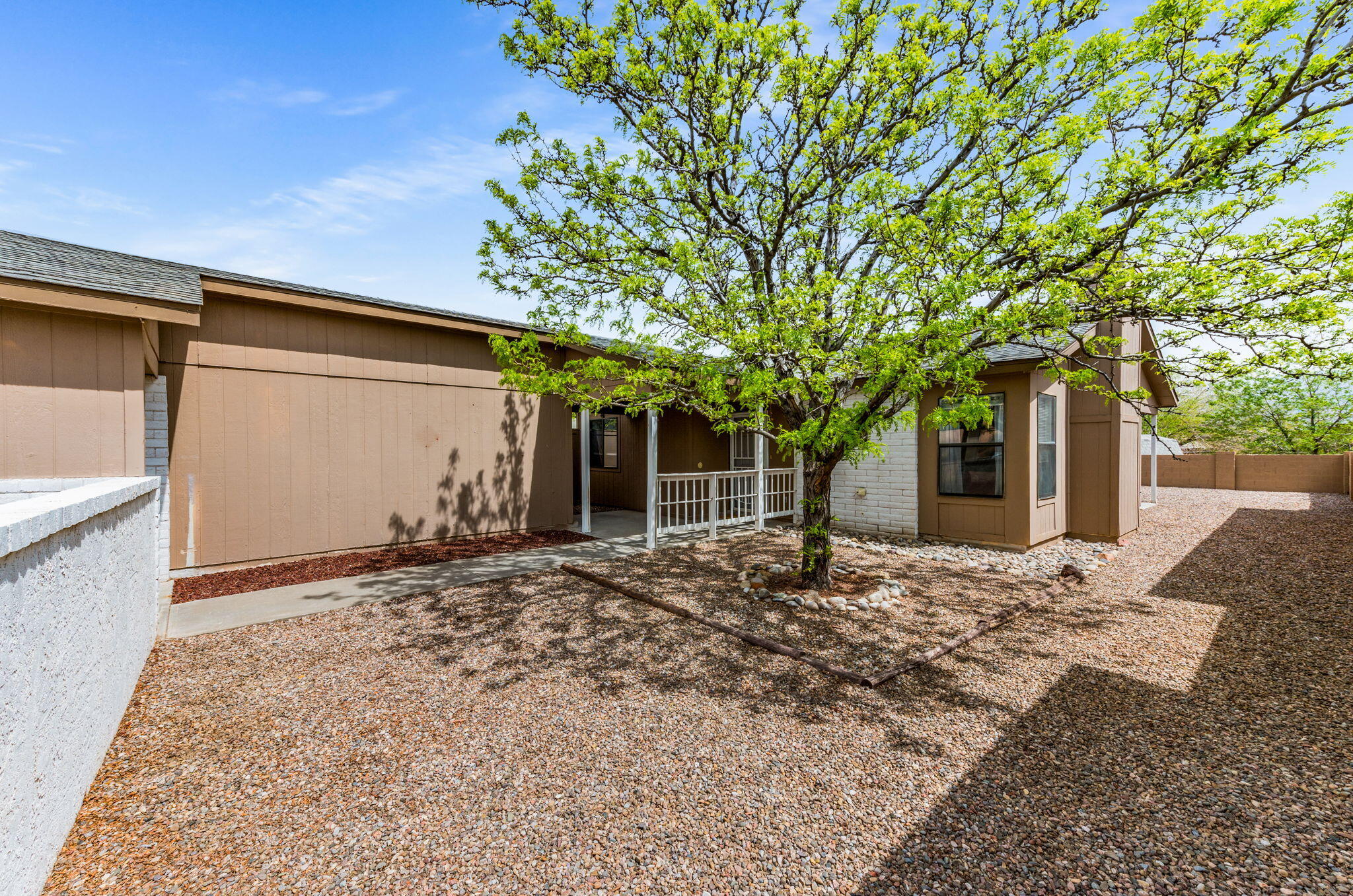 332 Sundt Court NE