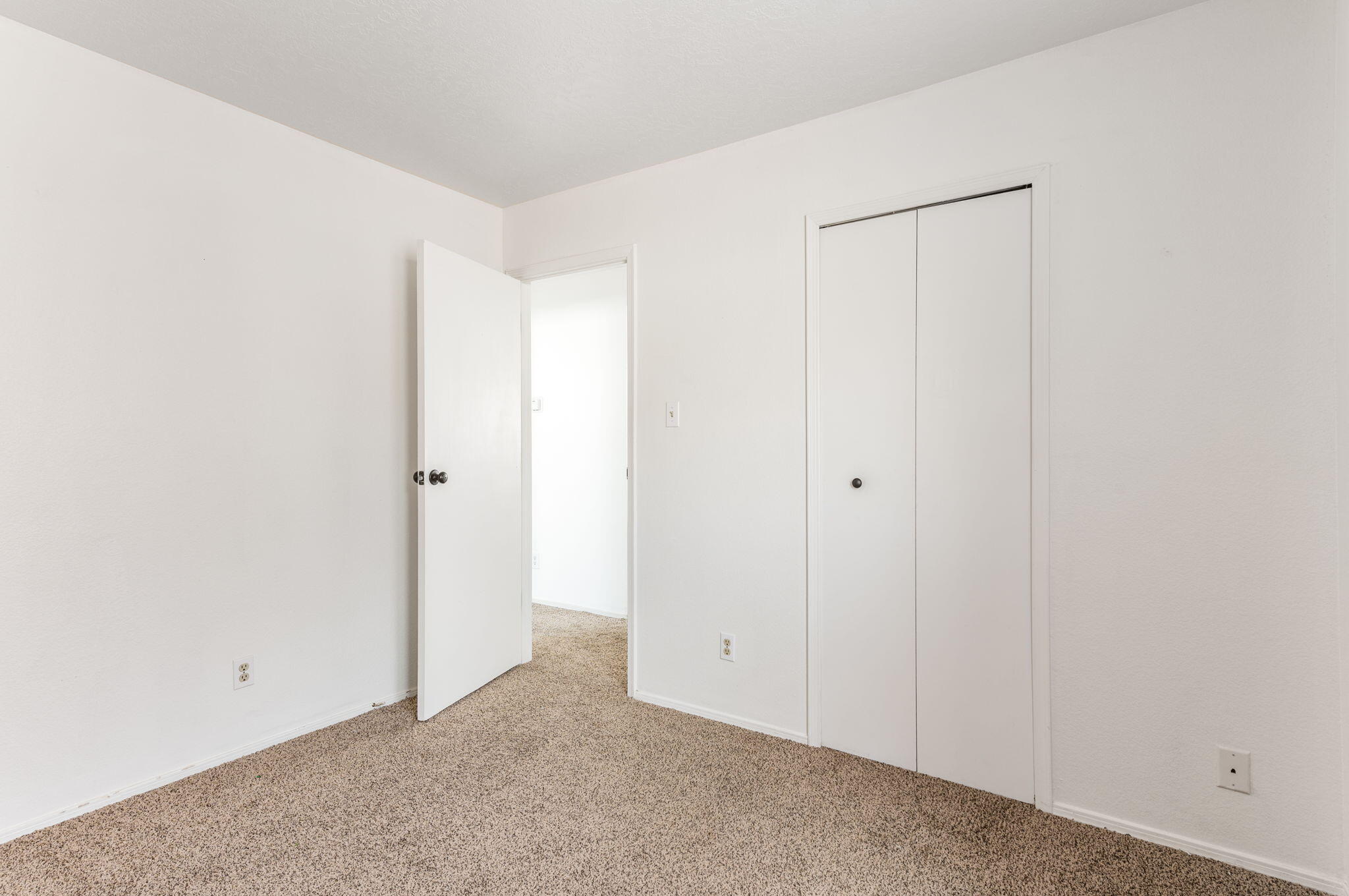 332 Sundt Court NE