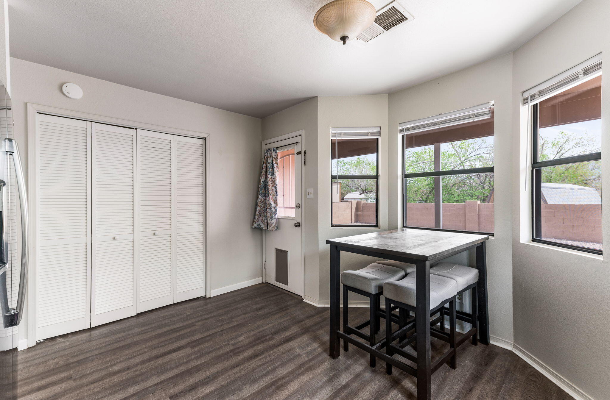 332 Sundt Court NE