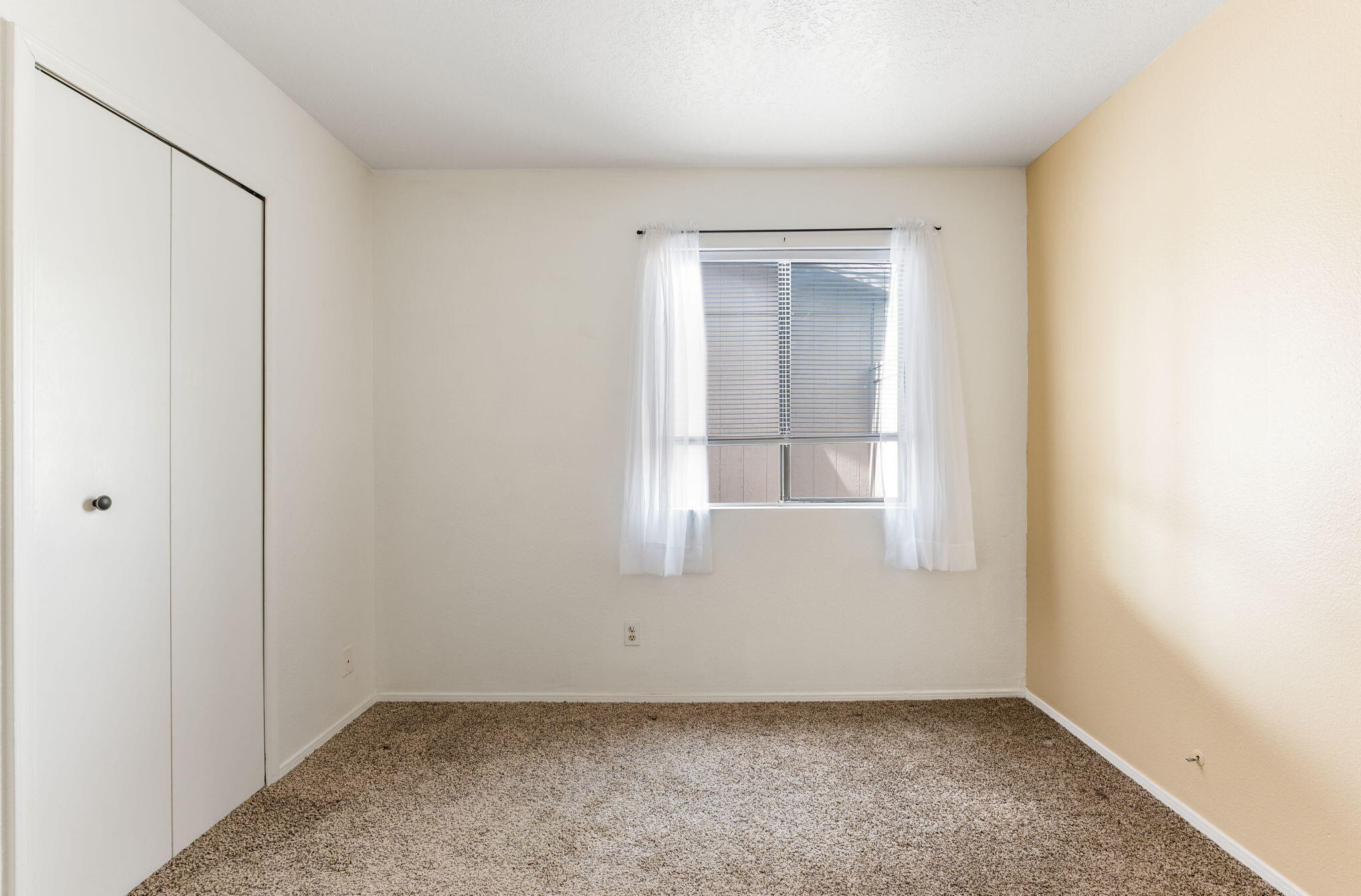 332 Sundt Court NE