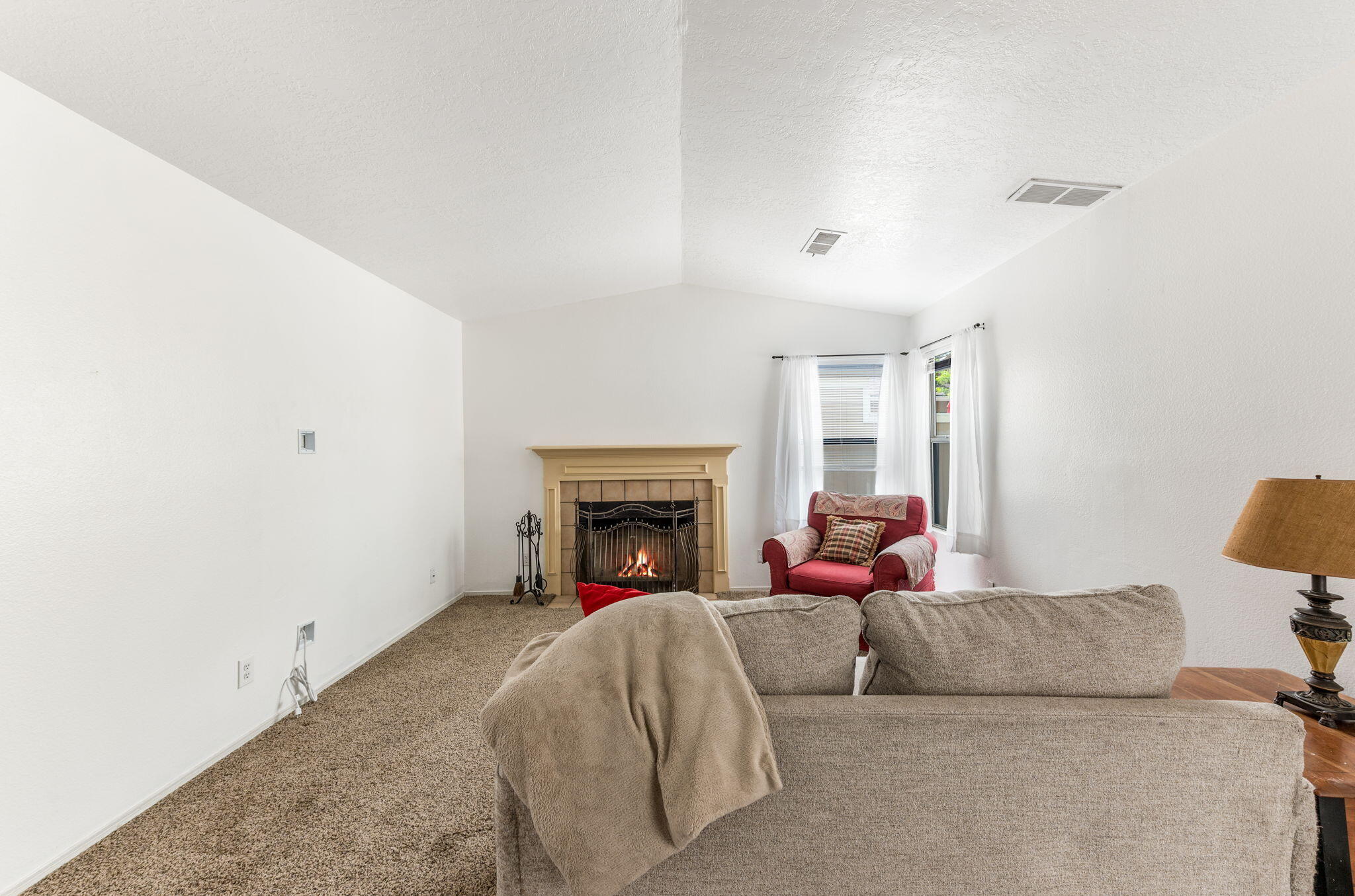 332 Sundt Court NE