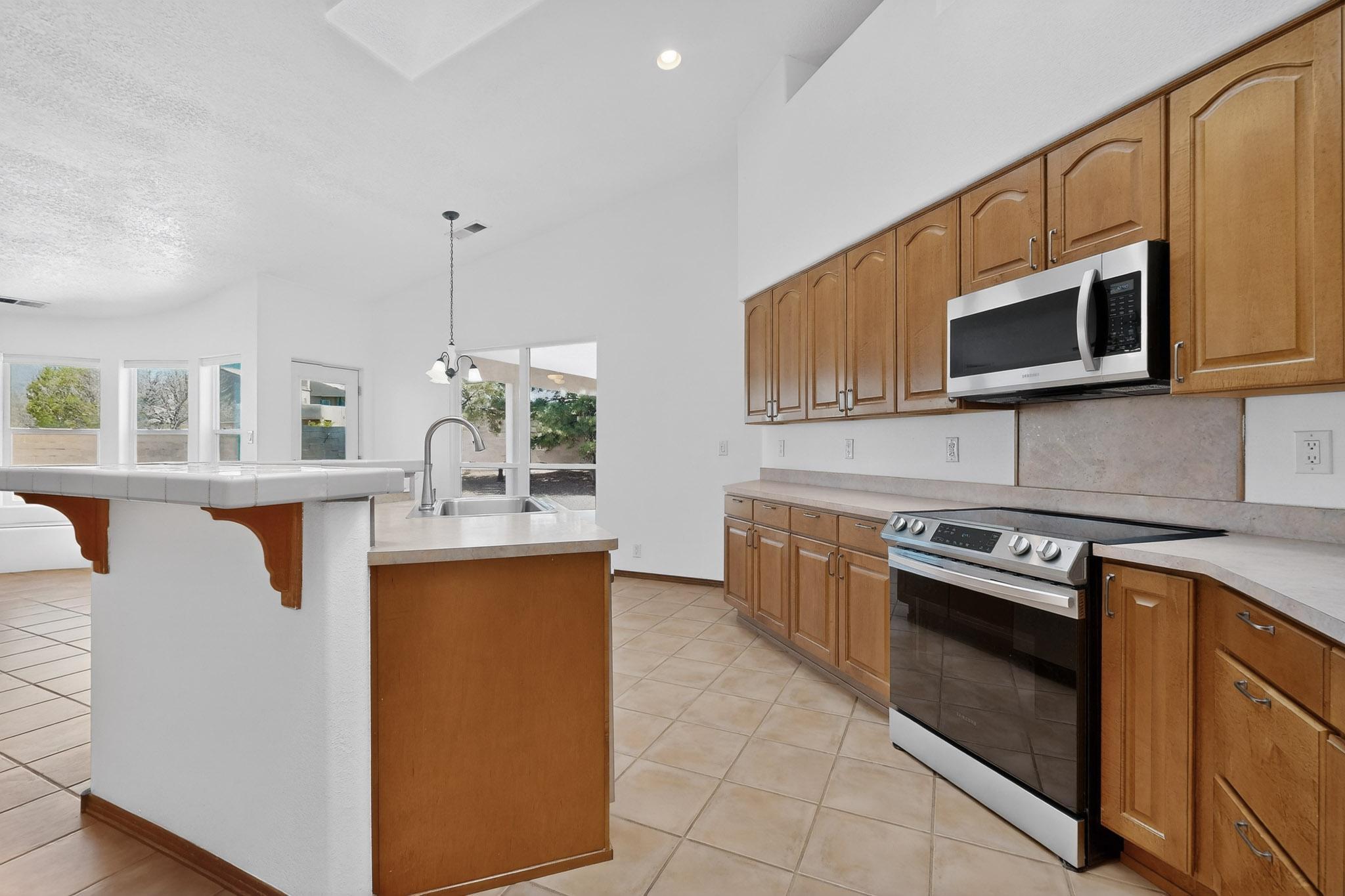 9507 Corona Avenue NE