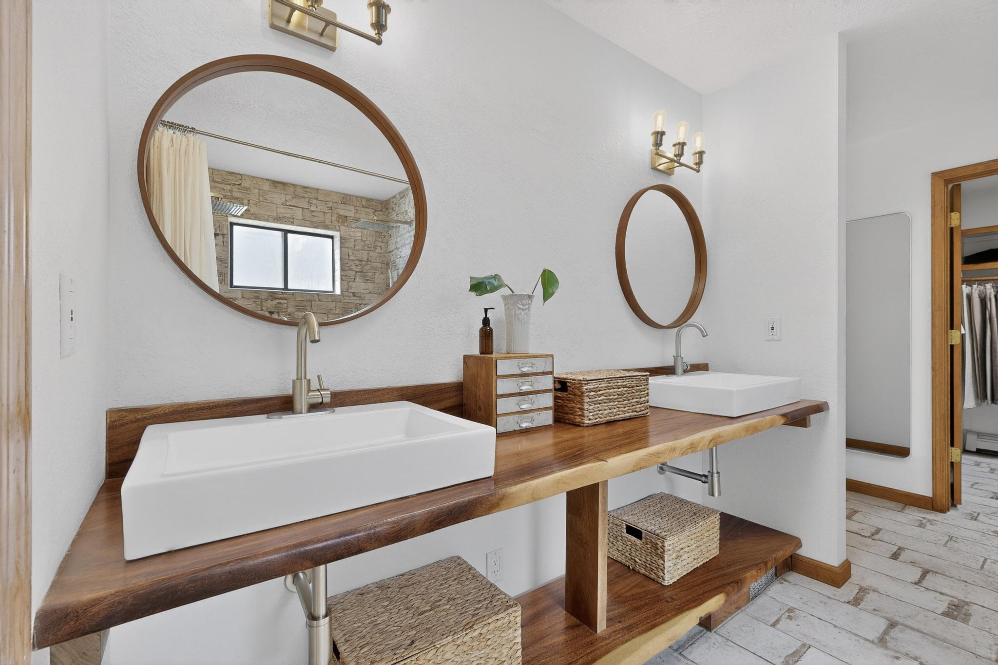 1109 Daskalos Drive NE