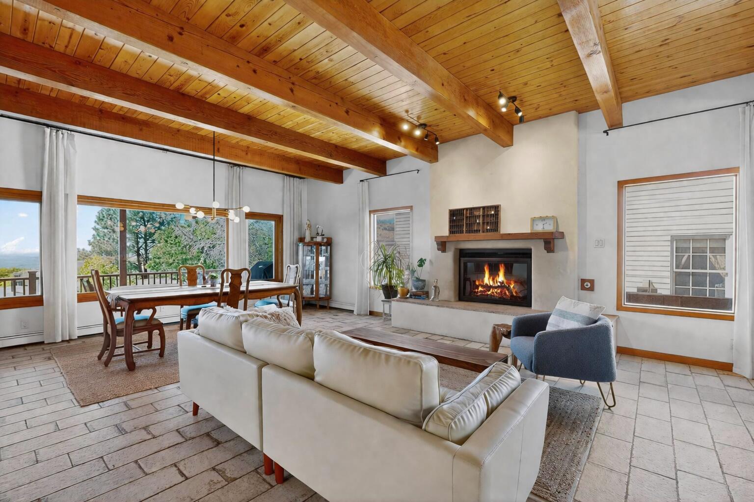 1109 Daskalos Drive NE