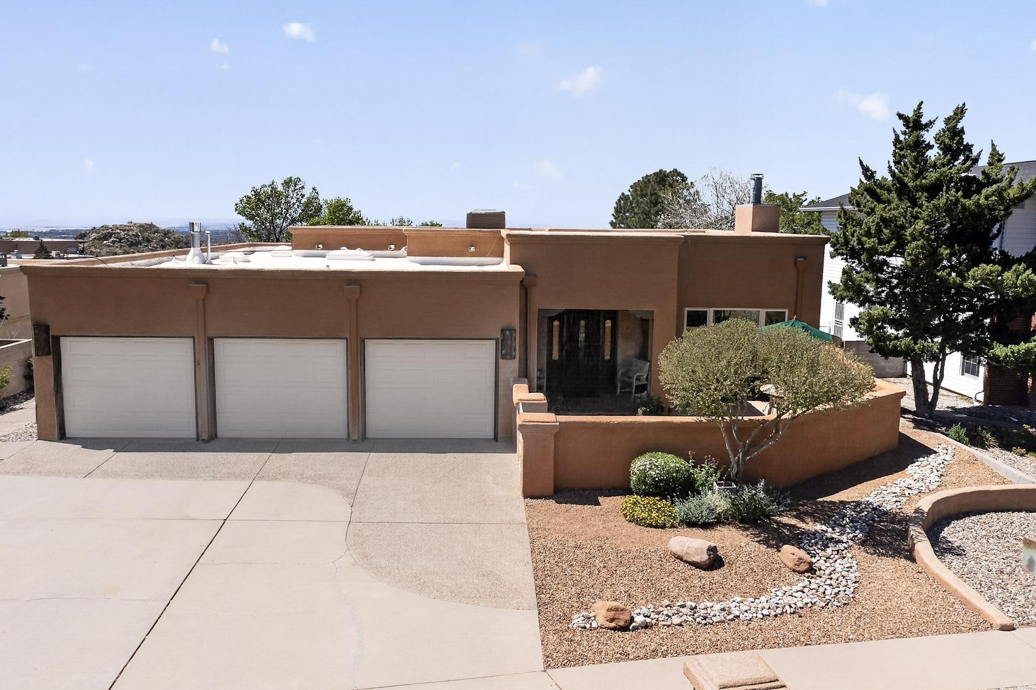 1109 Daskalos Drive NE