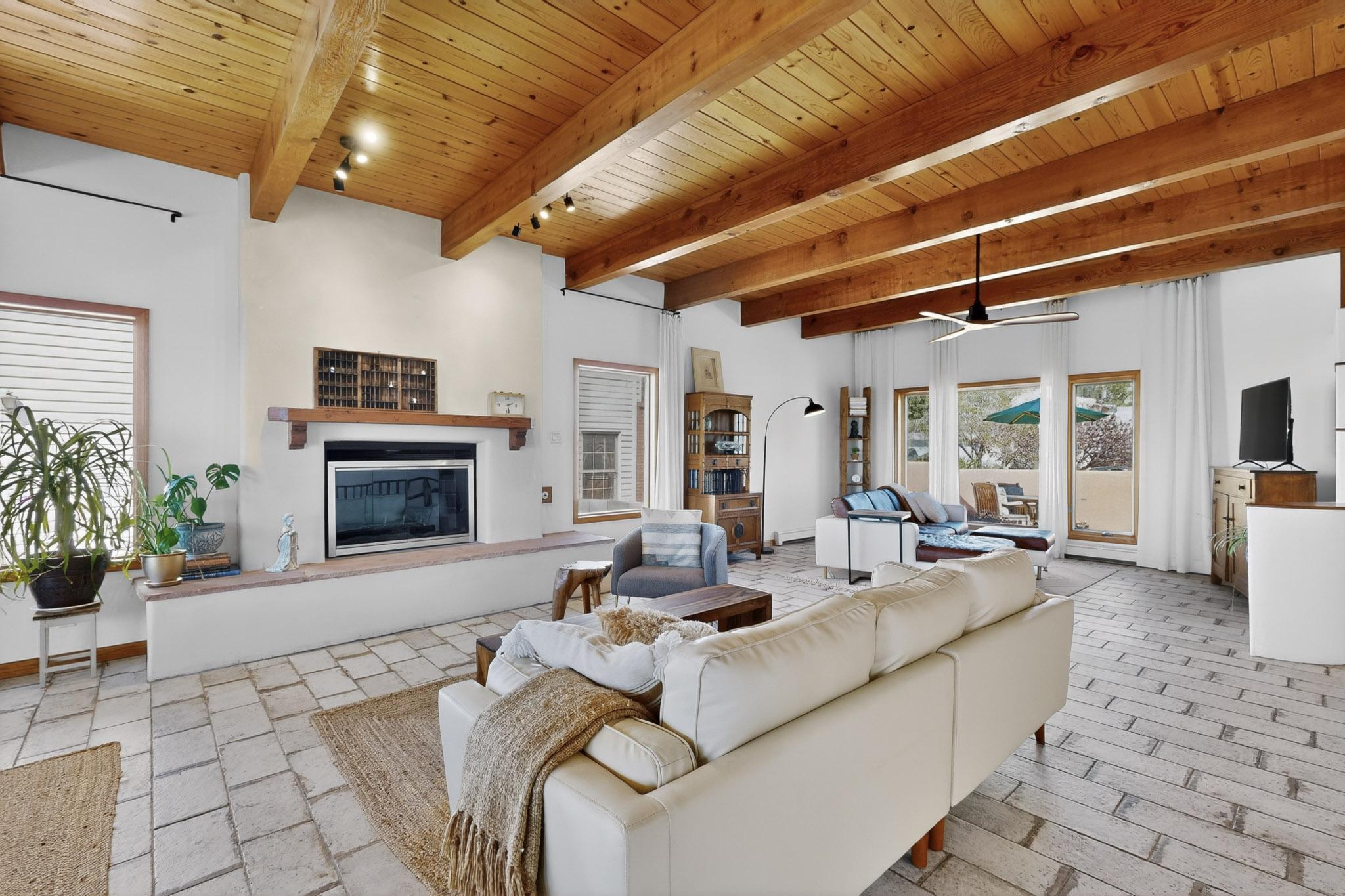 1109 Daskalos Drive NE