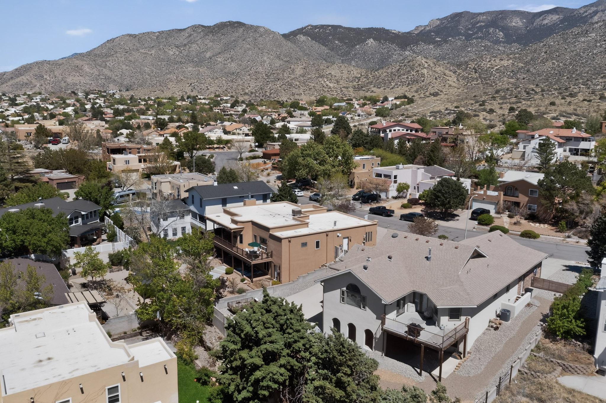 1109 Daskalos Drive NE