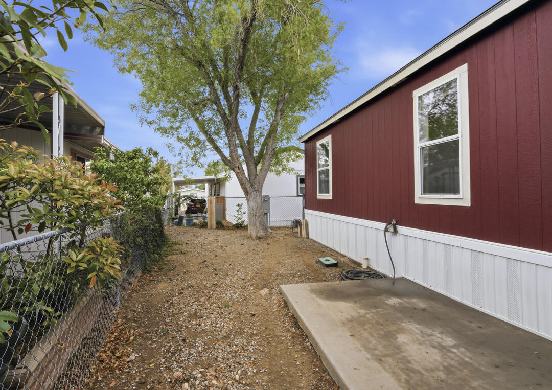 605 Doe Lane SE